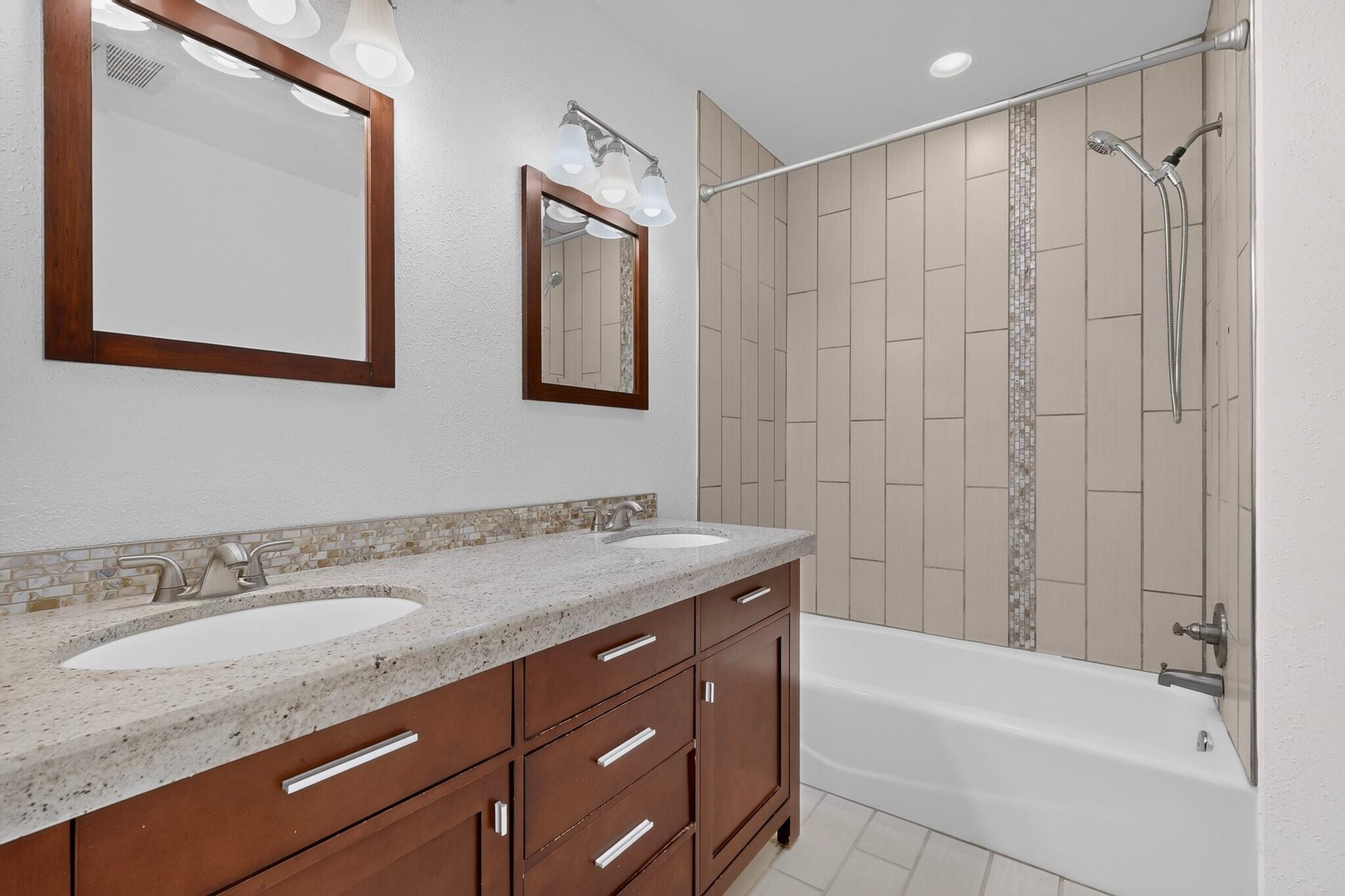 Photo 18 — 823 San Lorenzo Avenue NW