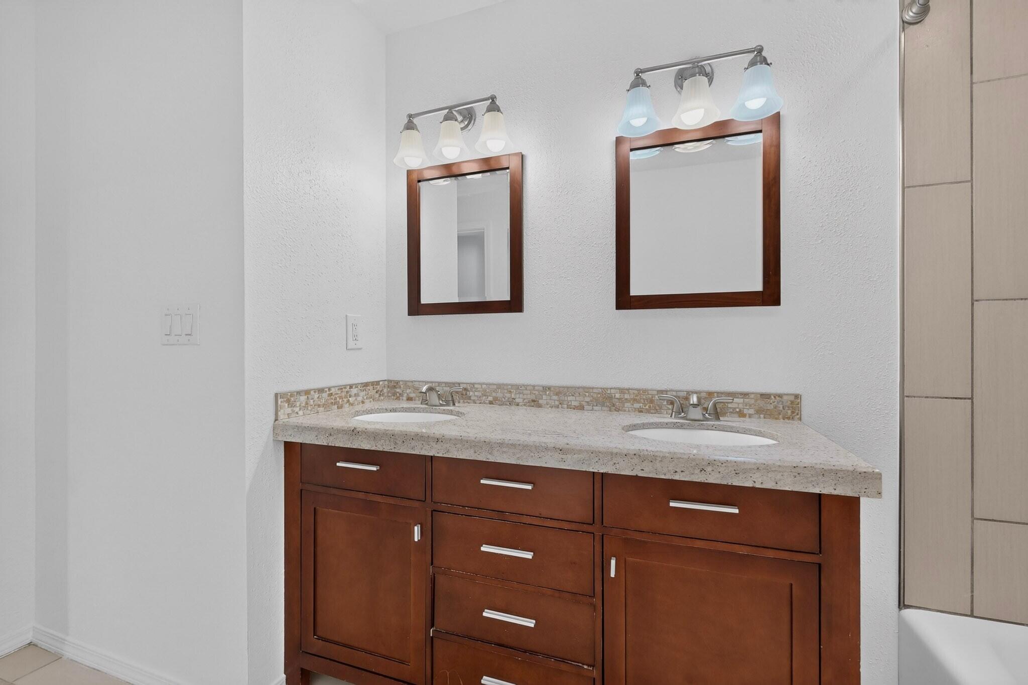 Photo 19 — 823 San Lorenzo Avenue NW