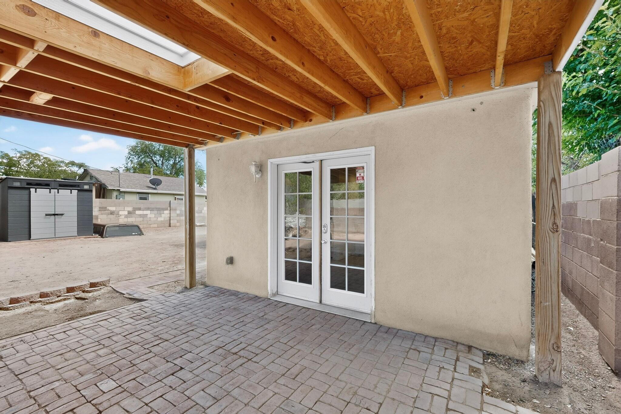 Photo 4 — 823 San Lorenzo Avenue NW