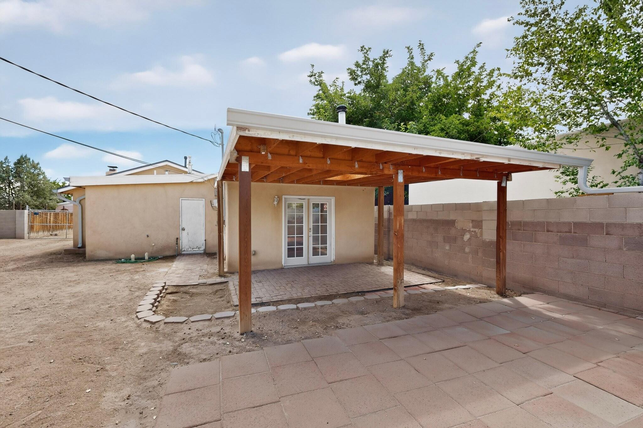 Photo 6 — 823 San Lorenzo Avenue NW