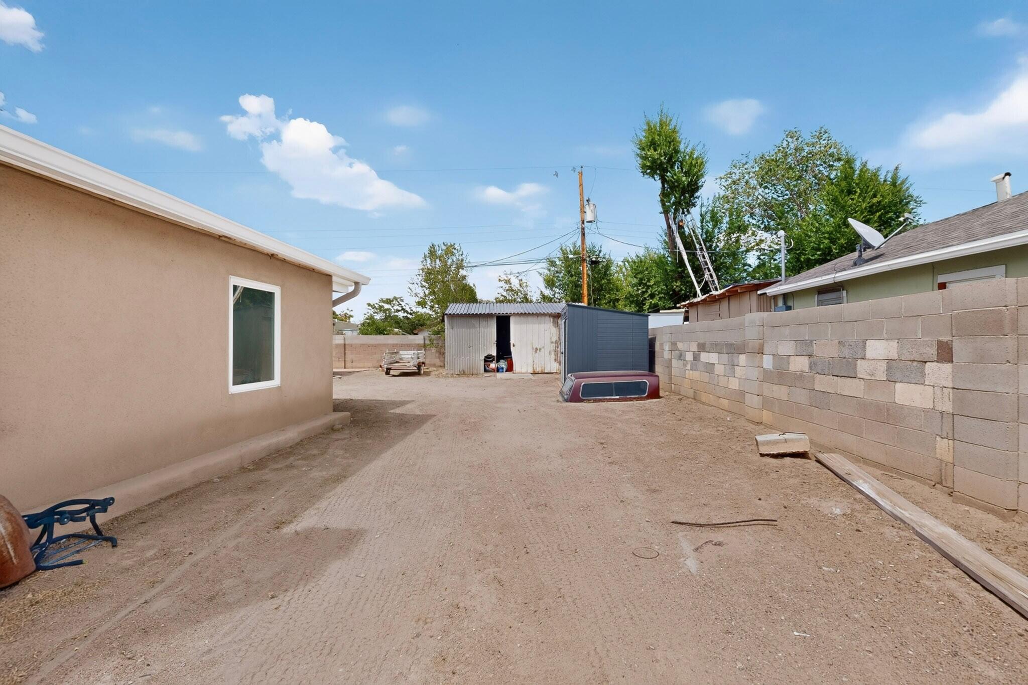 Photo 8 — 823 San Lorenzo Avenue NW