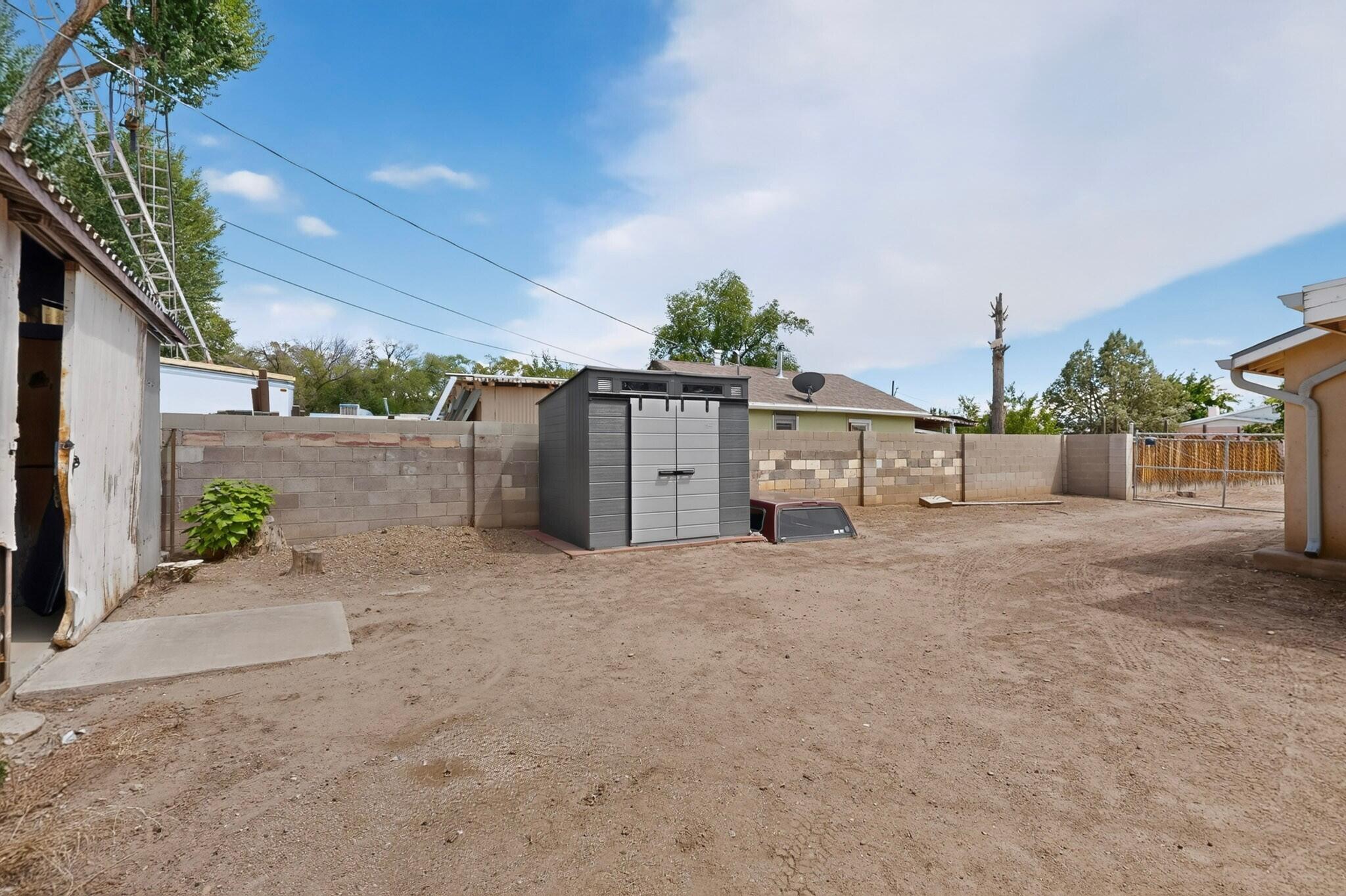 Photo 10 — 823 San Lorenzo Avenue NW