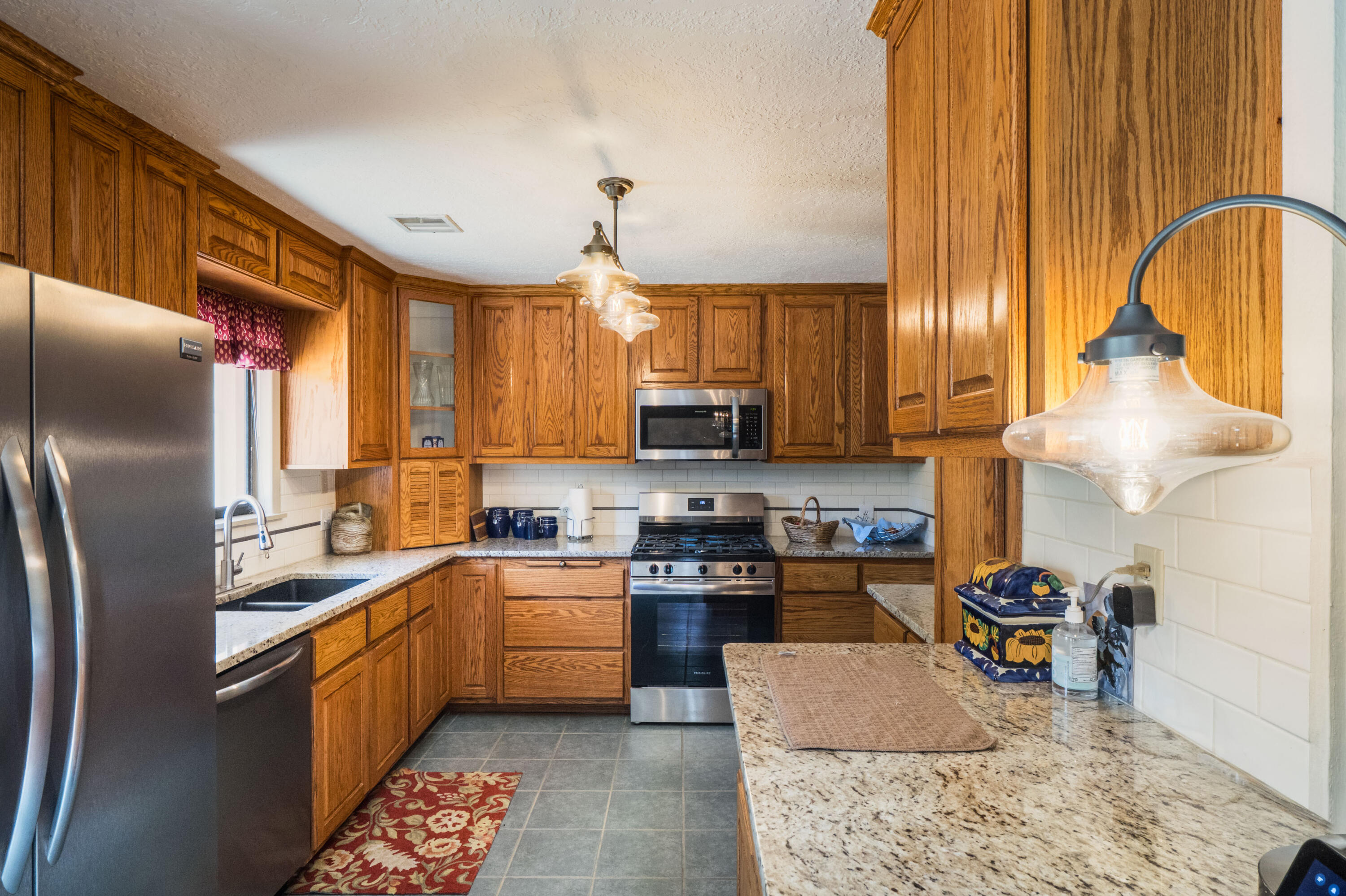 Photo 7 — 411 Schmidt Place SW