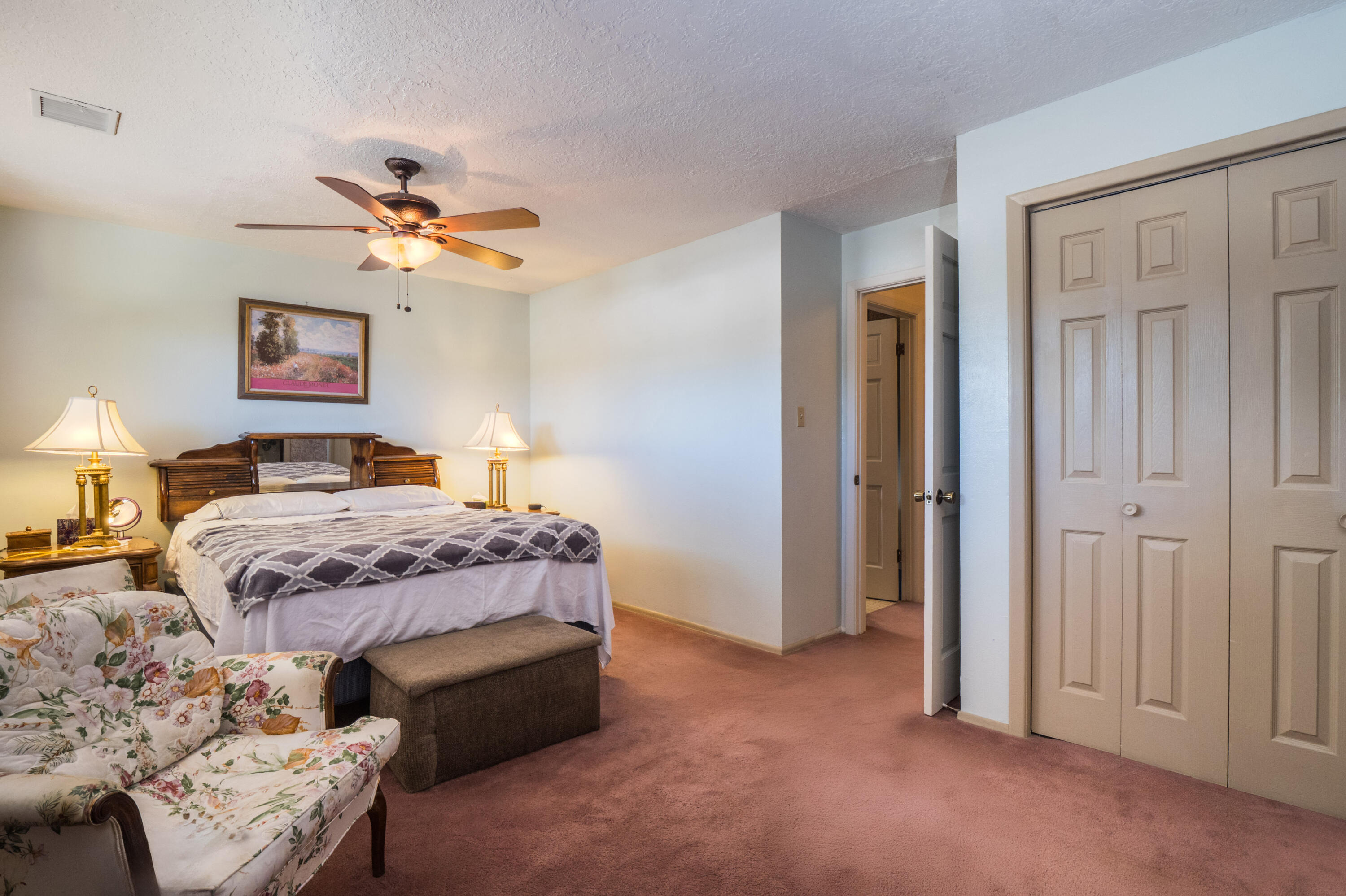 Photo 11 — 411 Schmidt Place SW