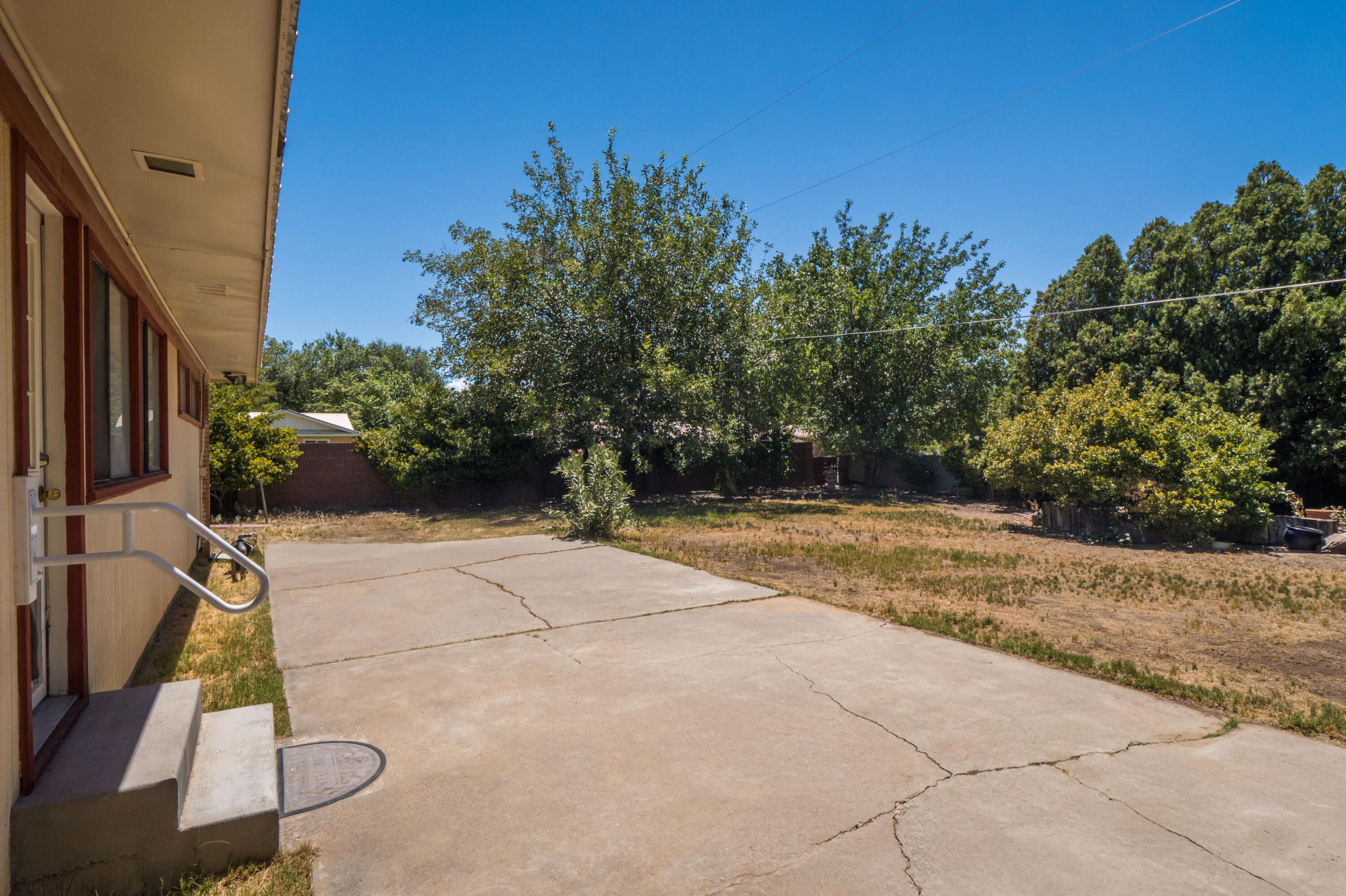 Photo 14 — 411 Schmidt Place SW
