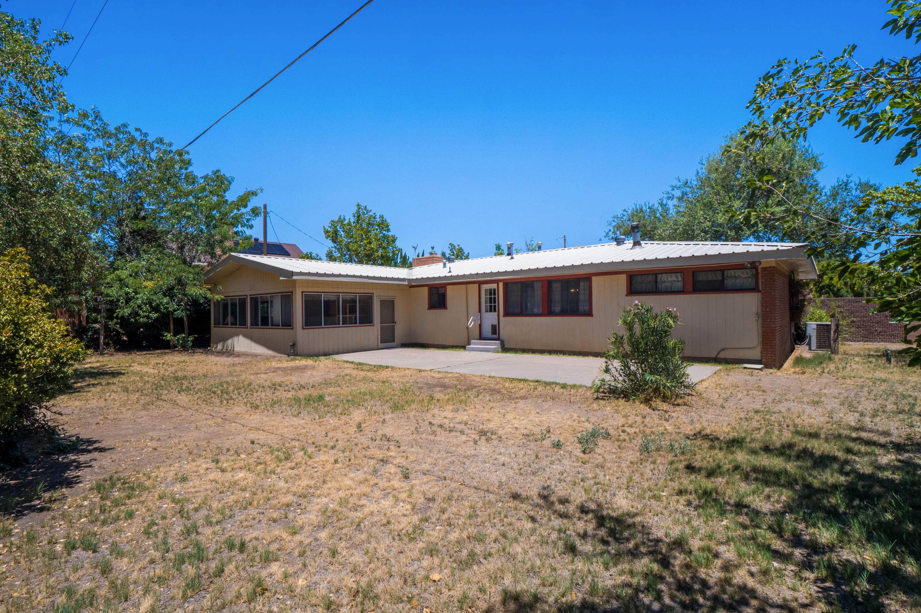 Photo 15 — 411 Schmidt Place SW