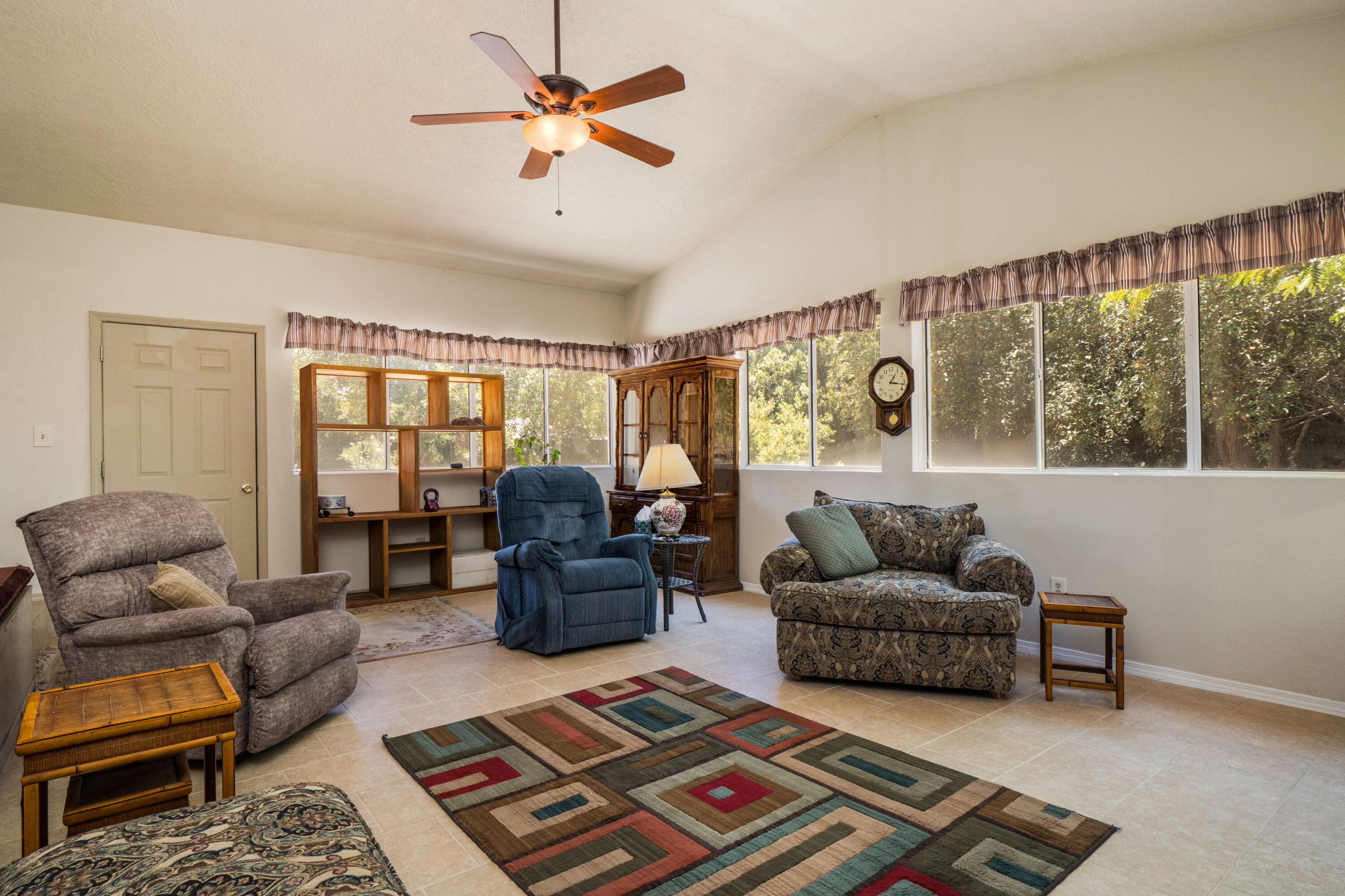 Photo 20 — 411 Schmidt Place SW