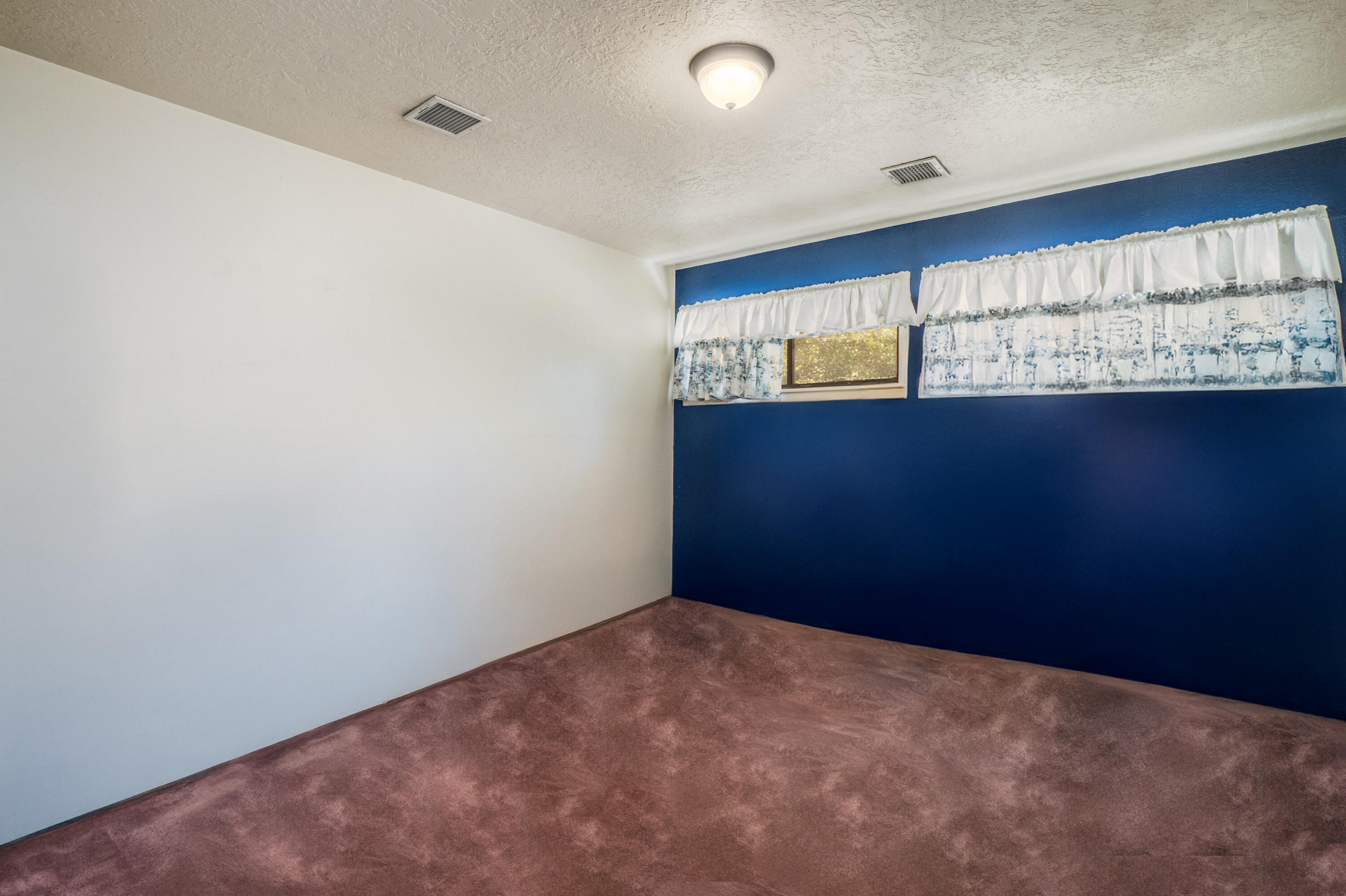 Photo 2 — 411 Schmidt Place SW