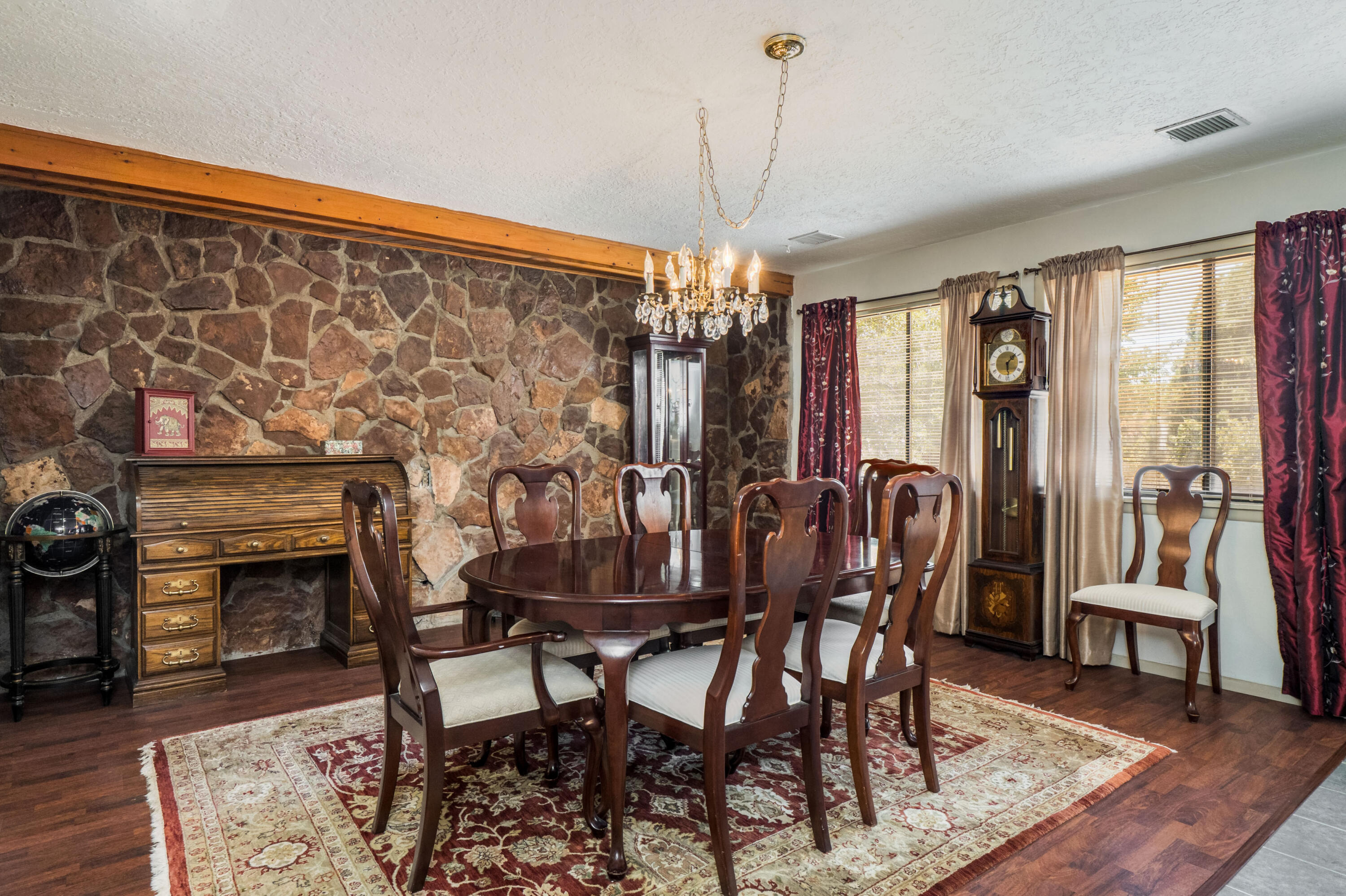 Photo 6 — 411 Schmidt Place SW