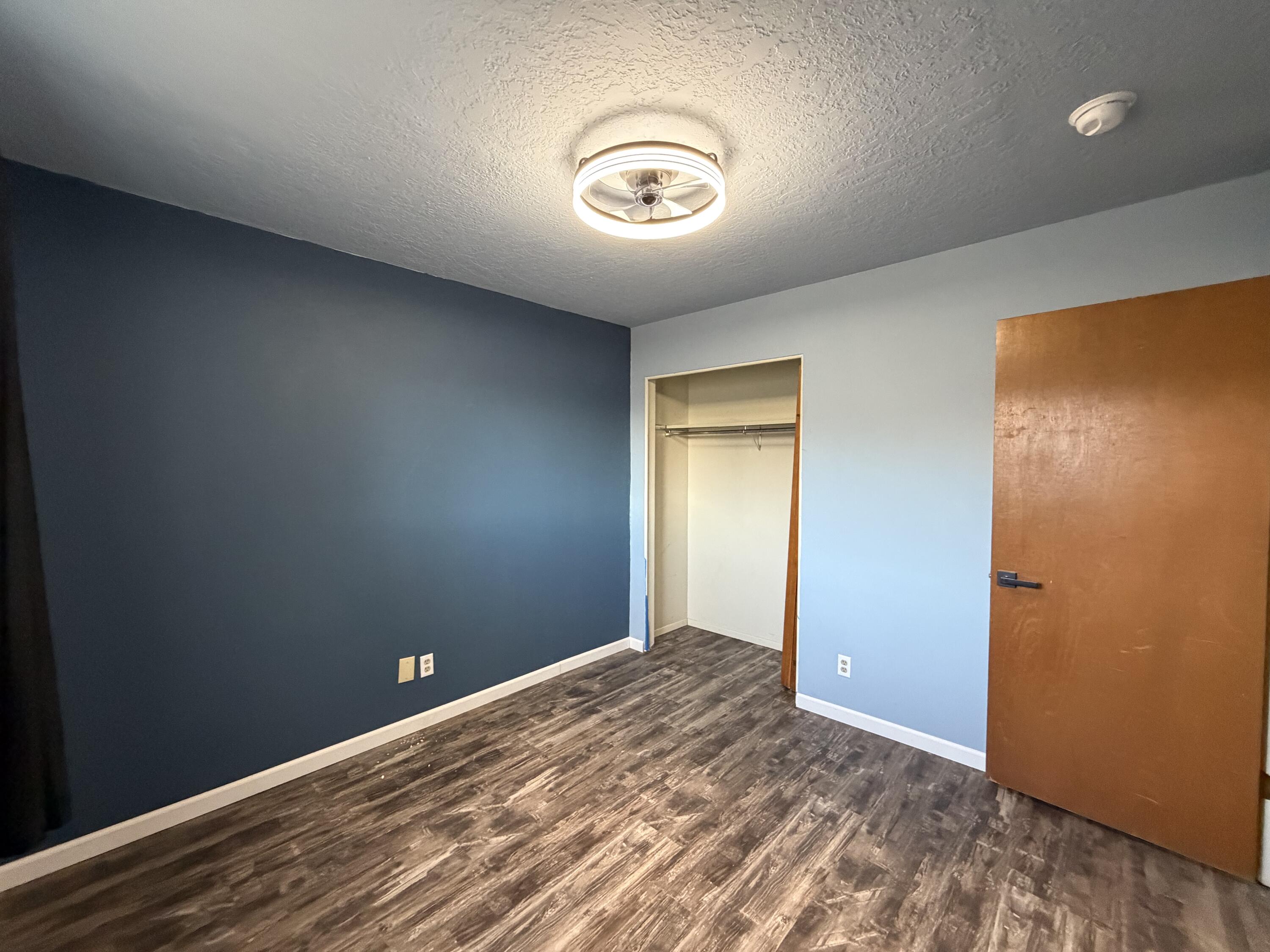 Photo 4 — 517 Ida Place NE