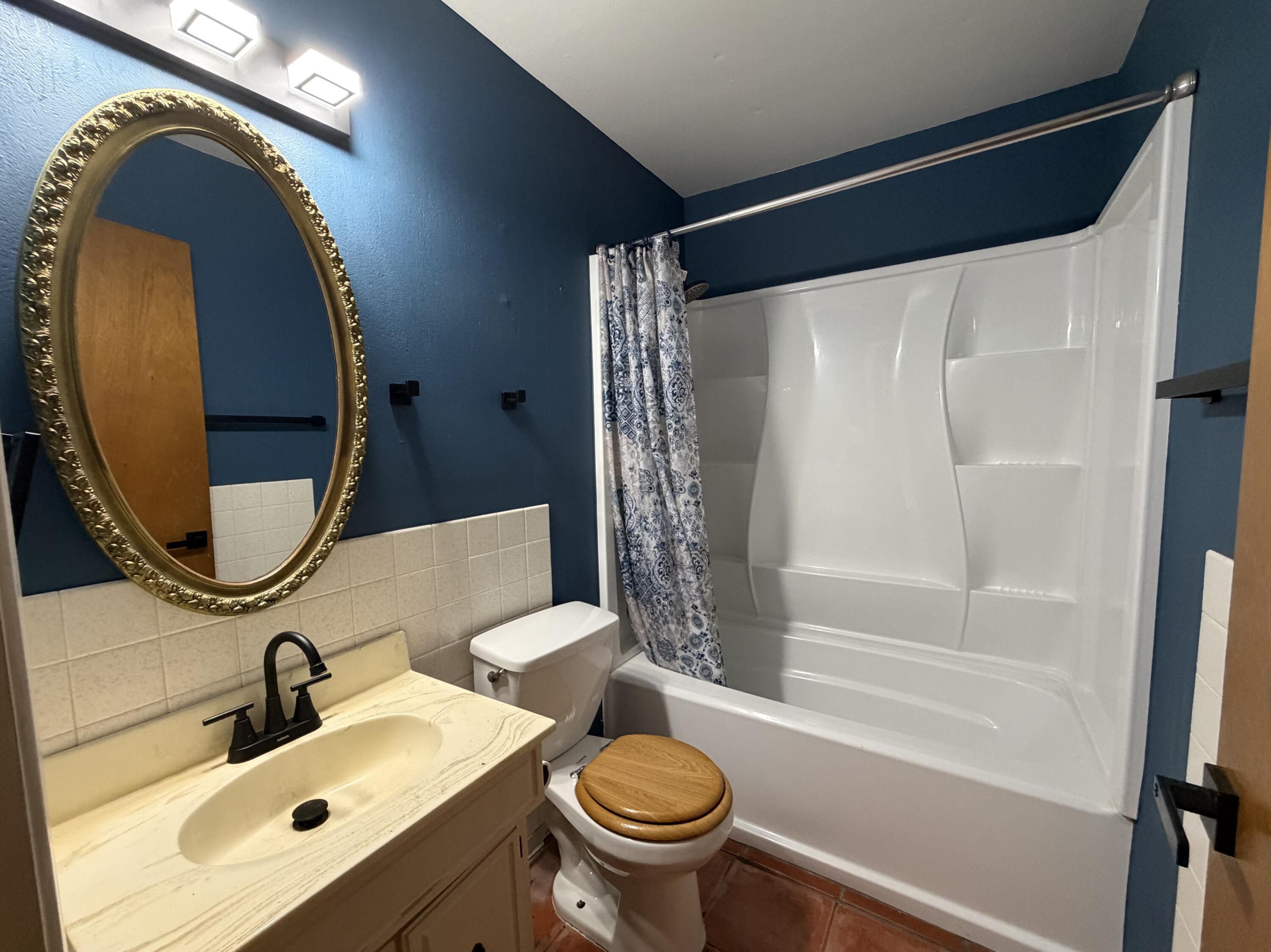 Photo 5 — 517 Ida Place NE