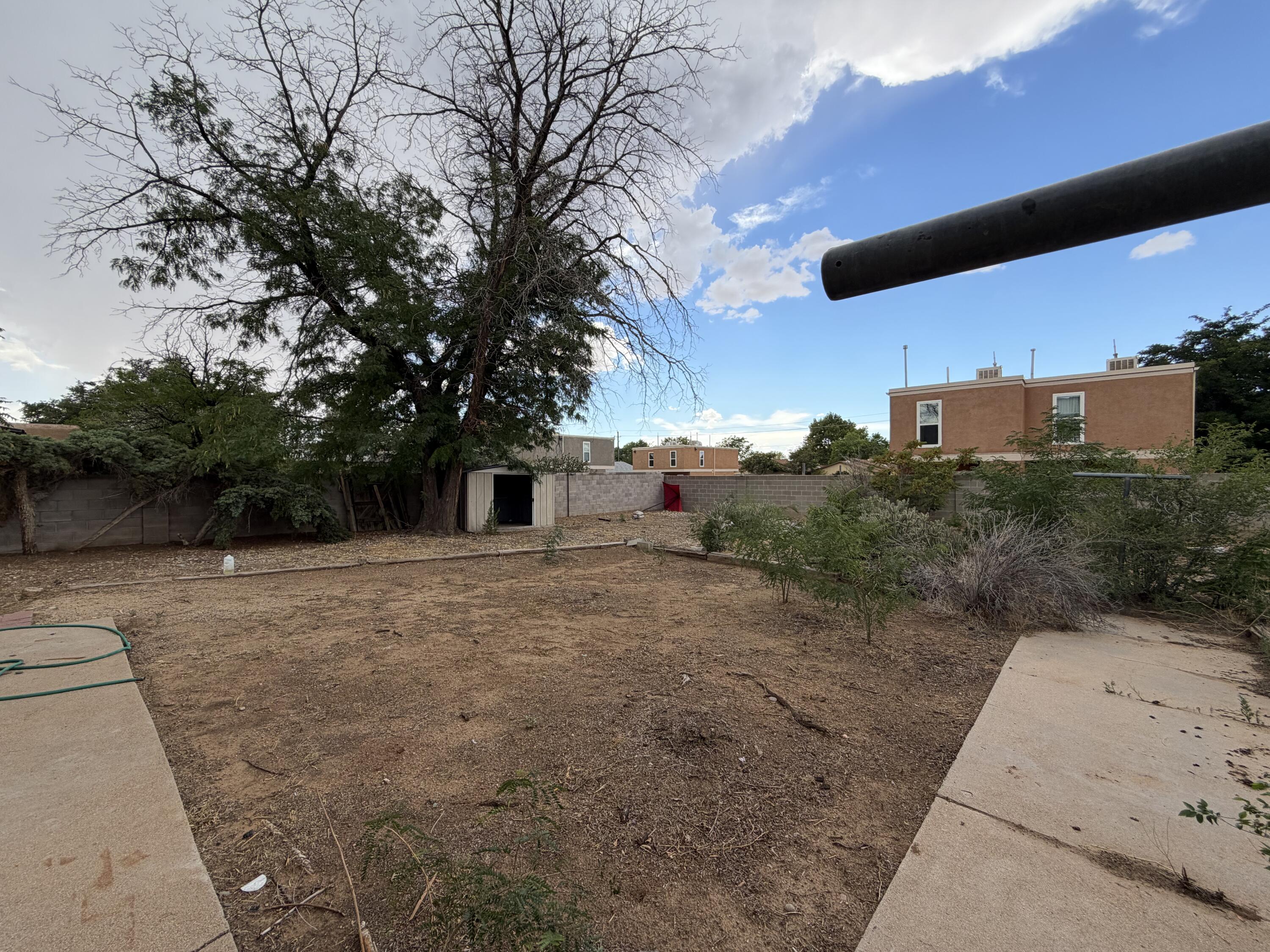 Photo 8 — 517 Ida Place NE