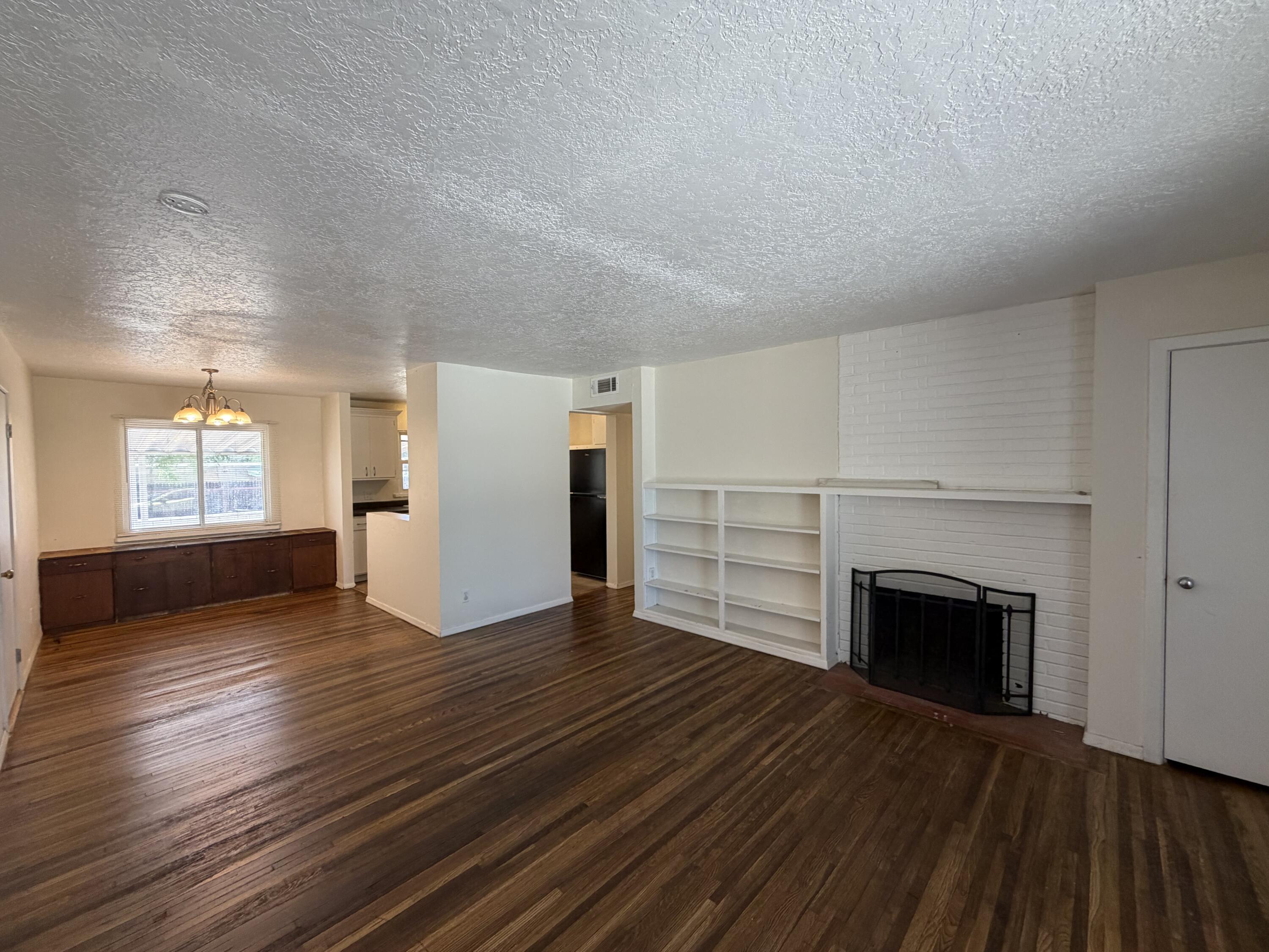 Photo 3 — 317 Cagua Drive NE
