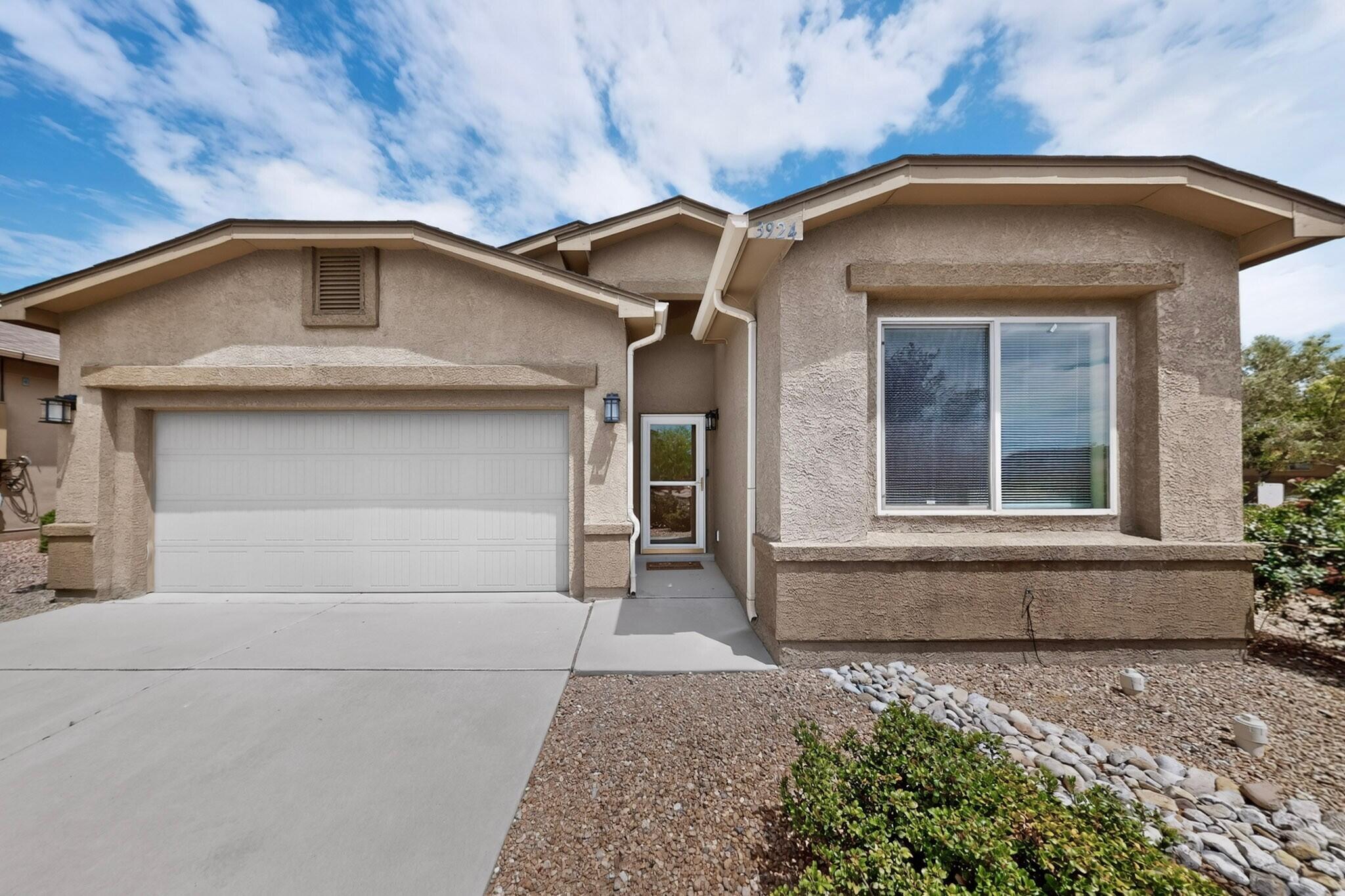Photo 13 — 3924 Desert Pinon Drive NE