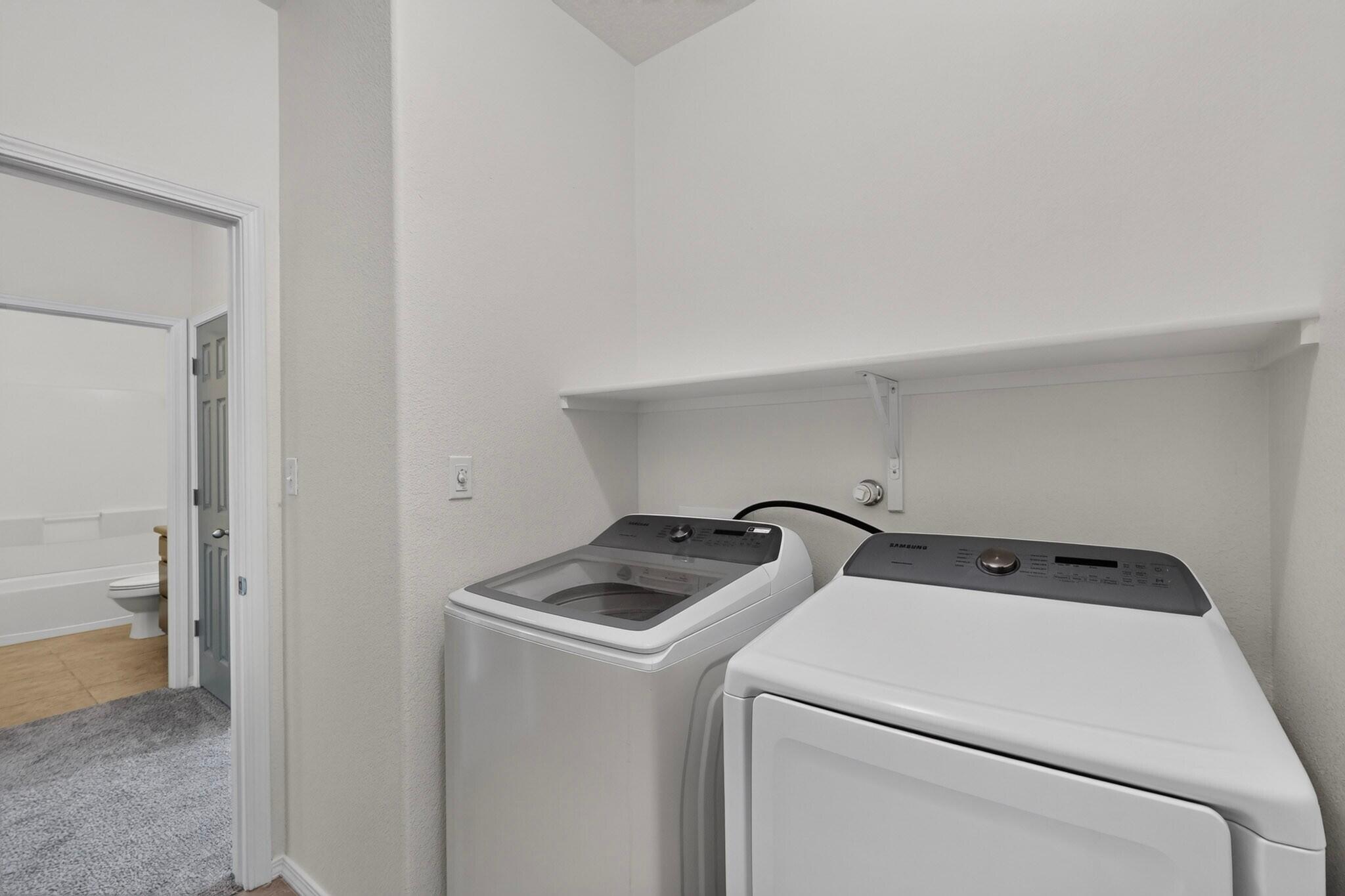 Photo 4 — 3924 Desert Pinon Drive NE