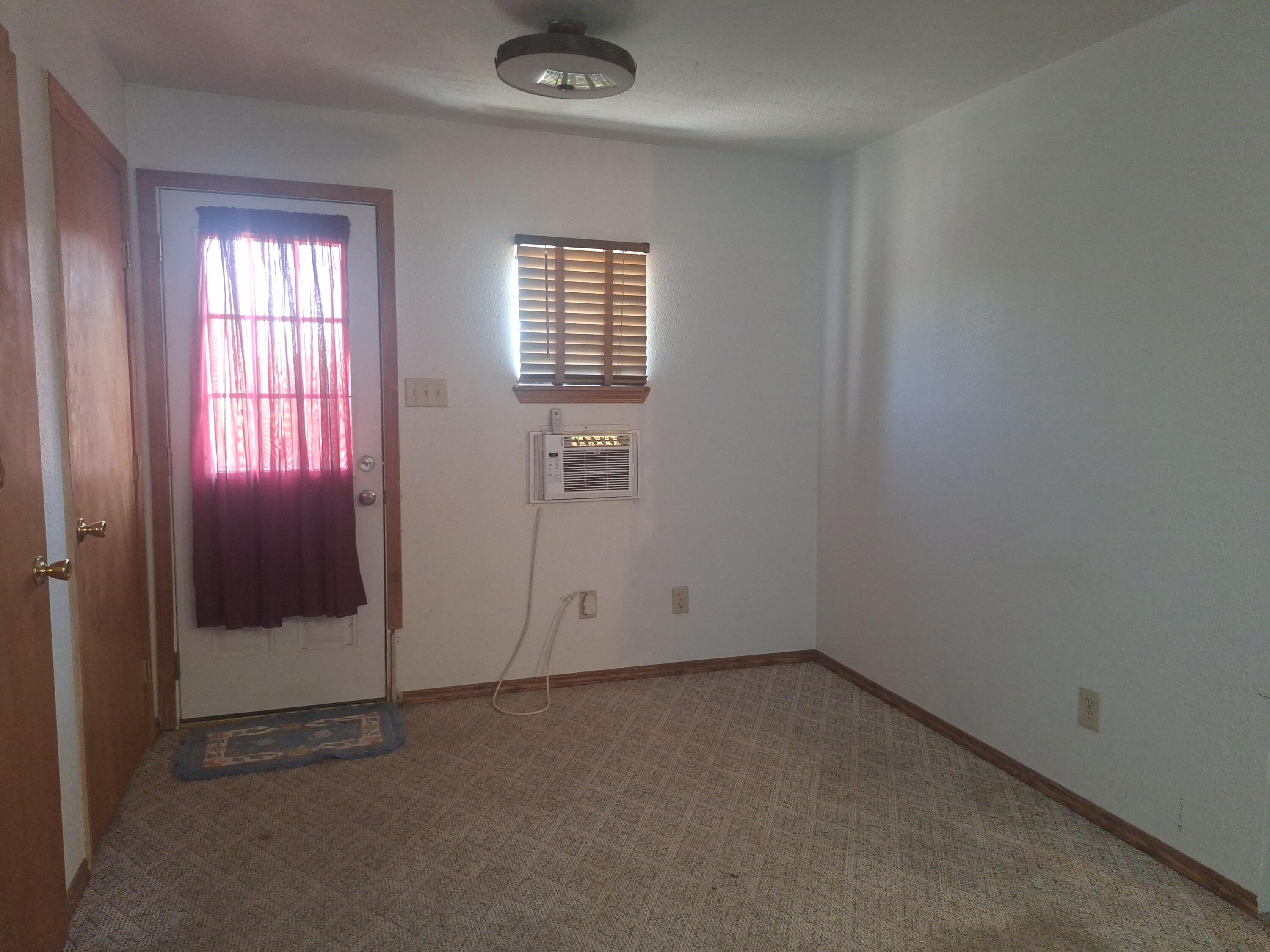 Photo 3 — 401 N Riverside Drive