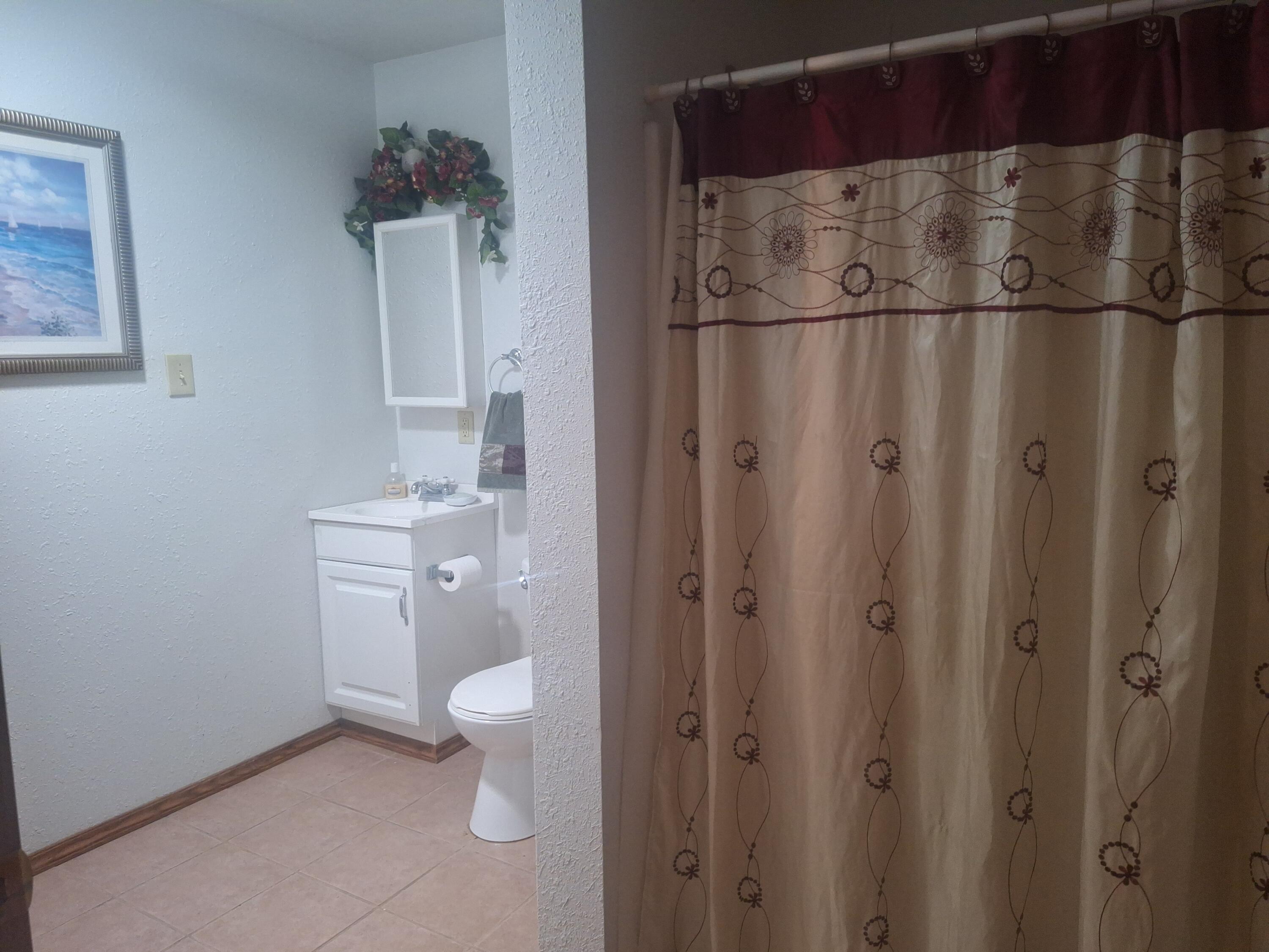 Photo 6 — 401 N Riverside Drive
