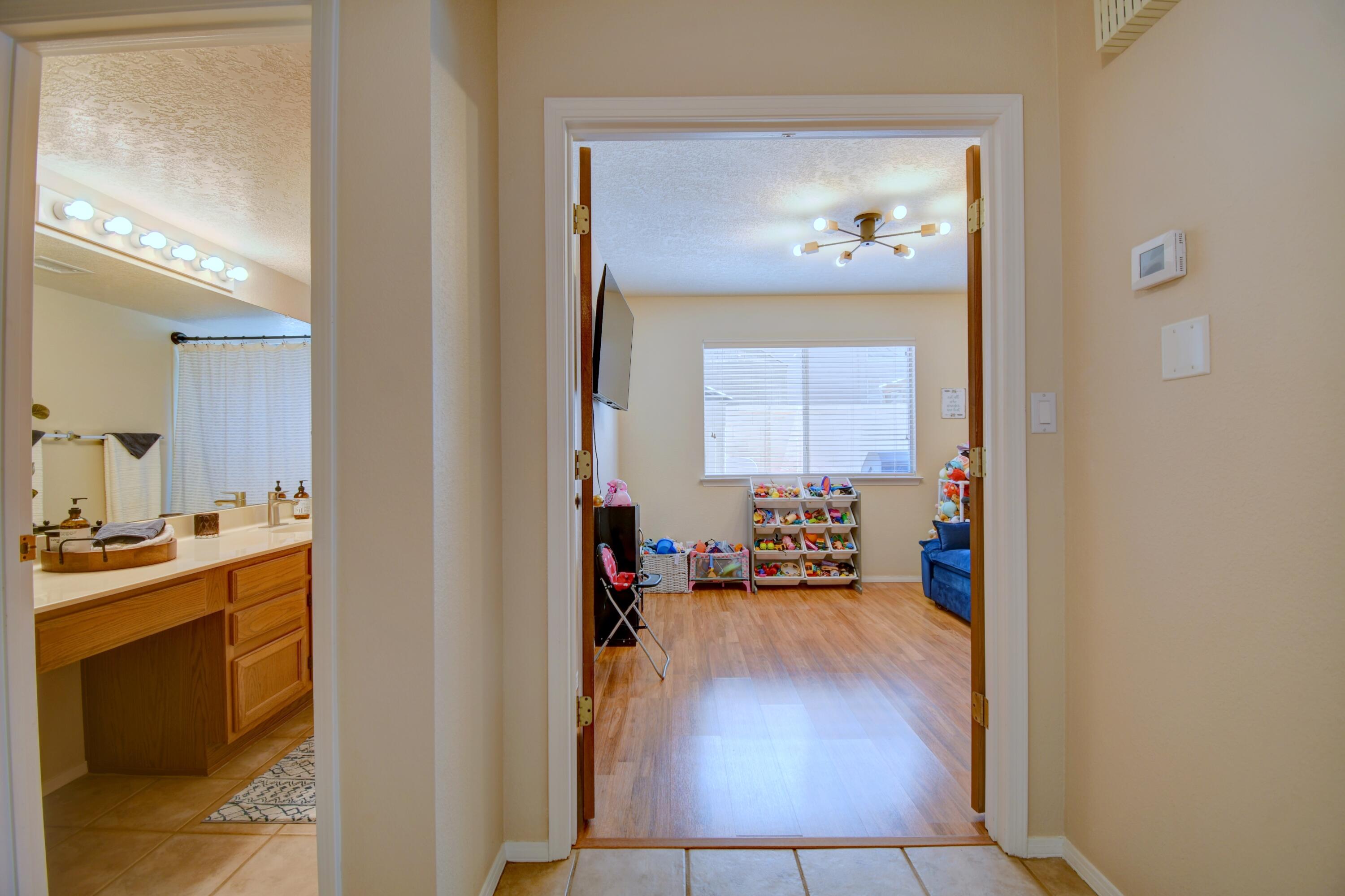 Photo 19 — 7908 Eagle Rock Avenue NE