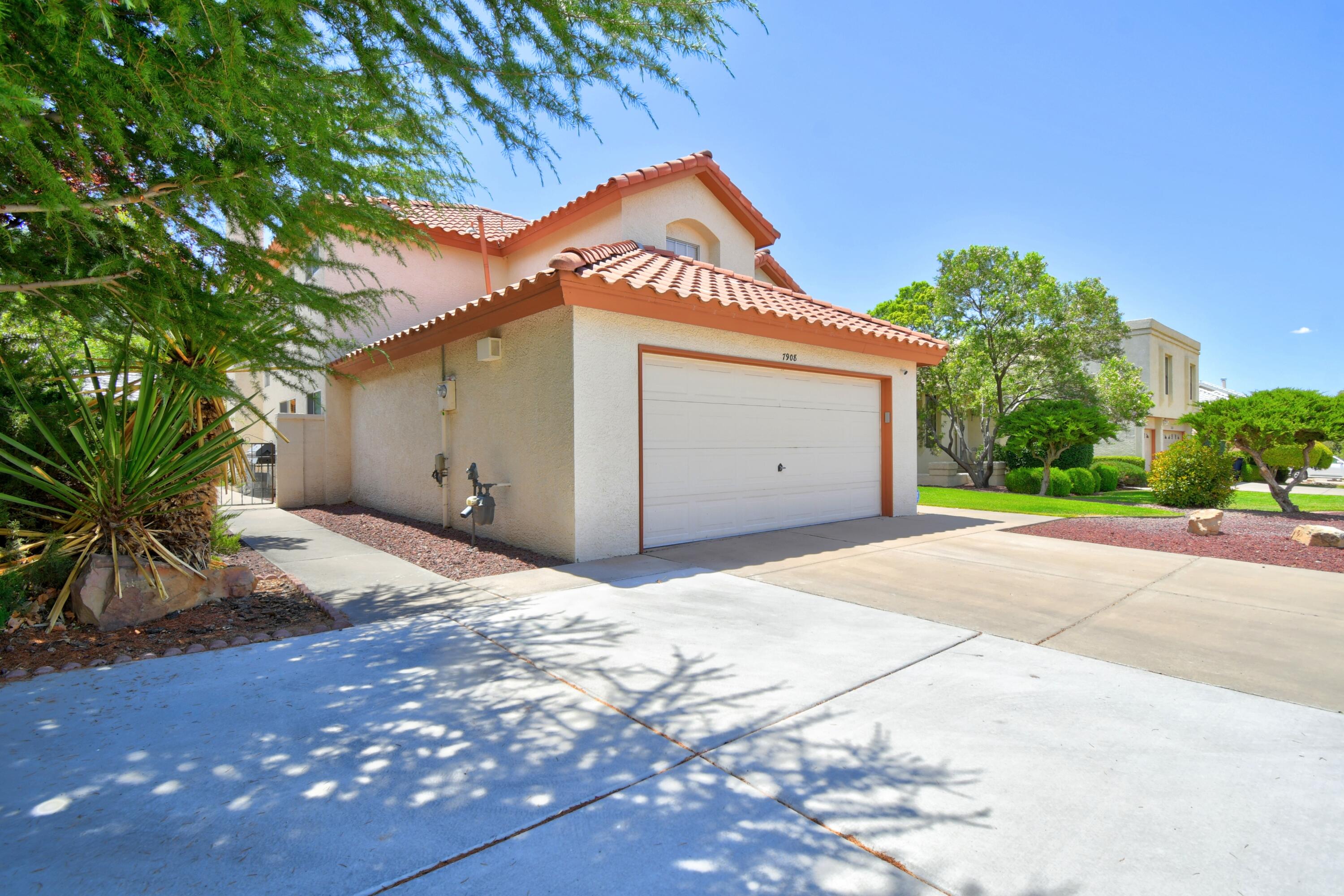 Photo 11 — 7908 Eagle Rock Avenue NE