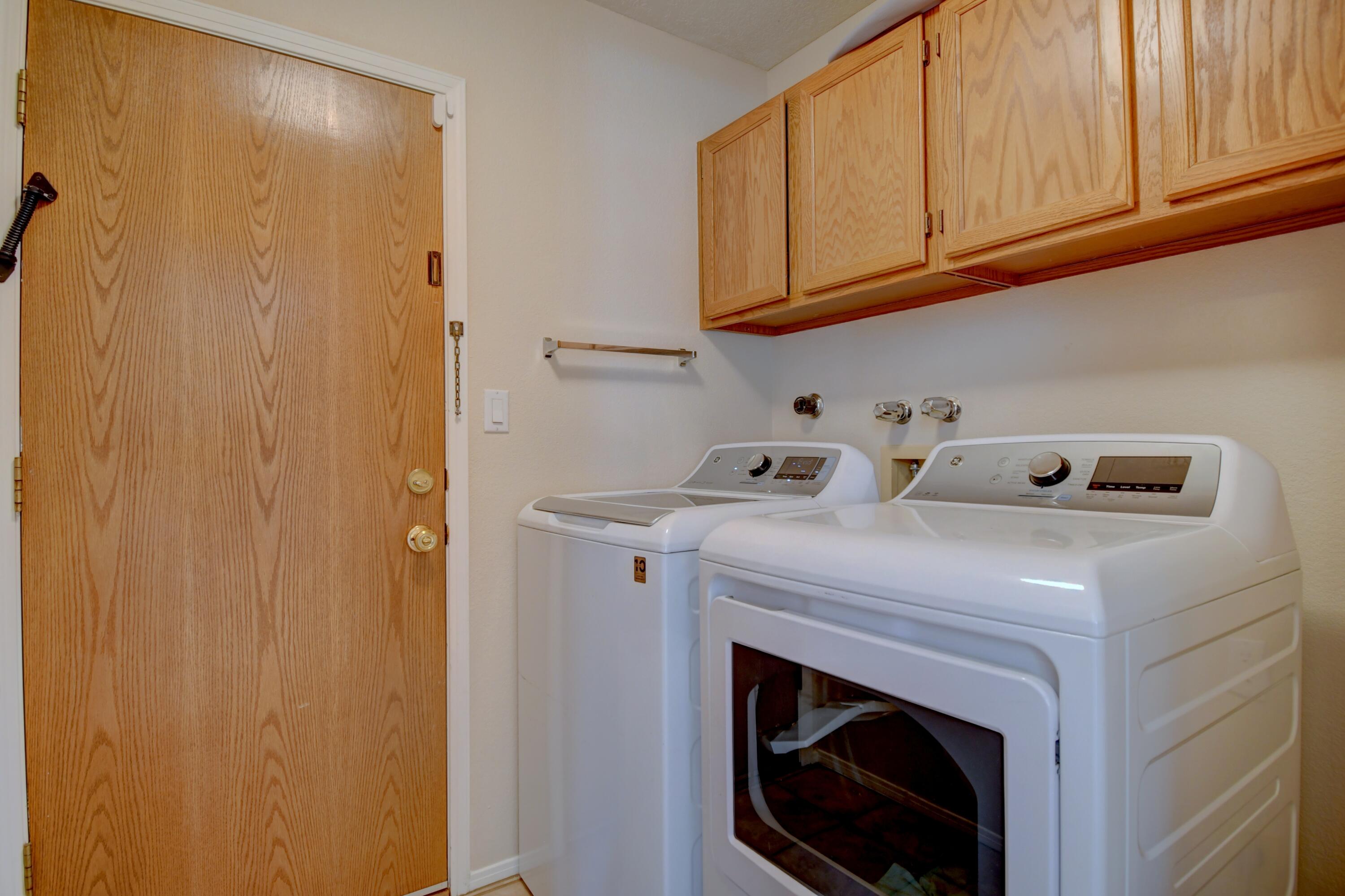 Photo 4 — 7908 Eagle Rock Avenue NE