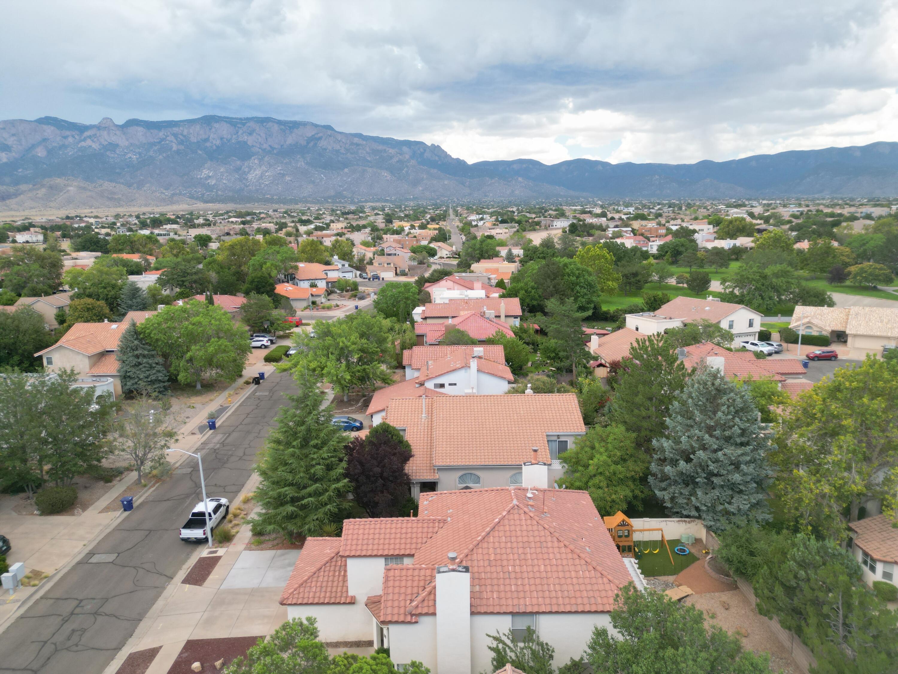 Photo 9 — 7908 Eagle Rock Avenue NE