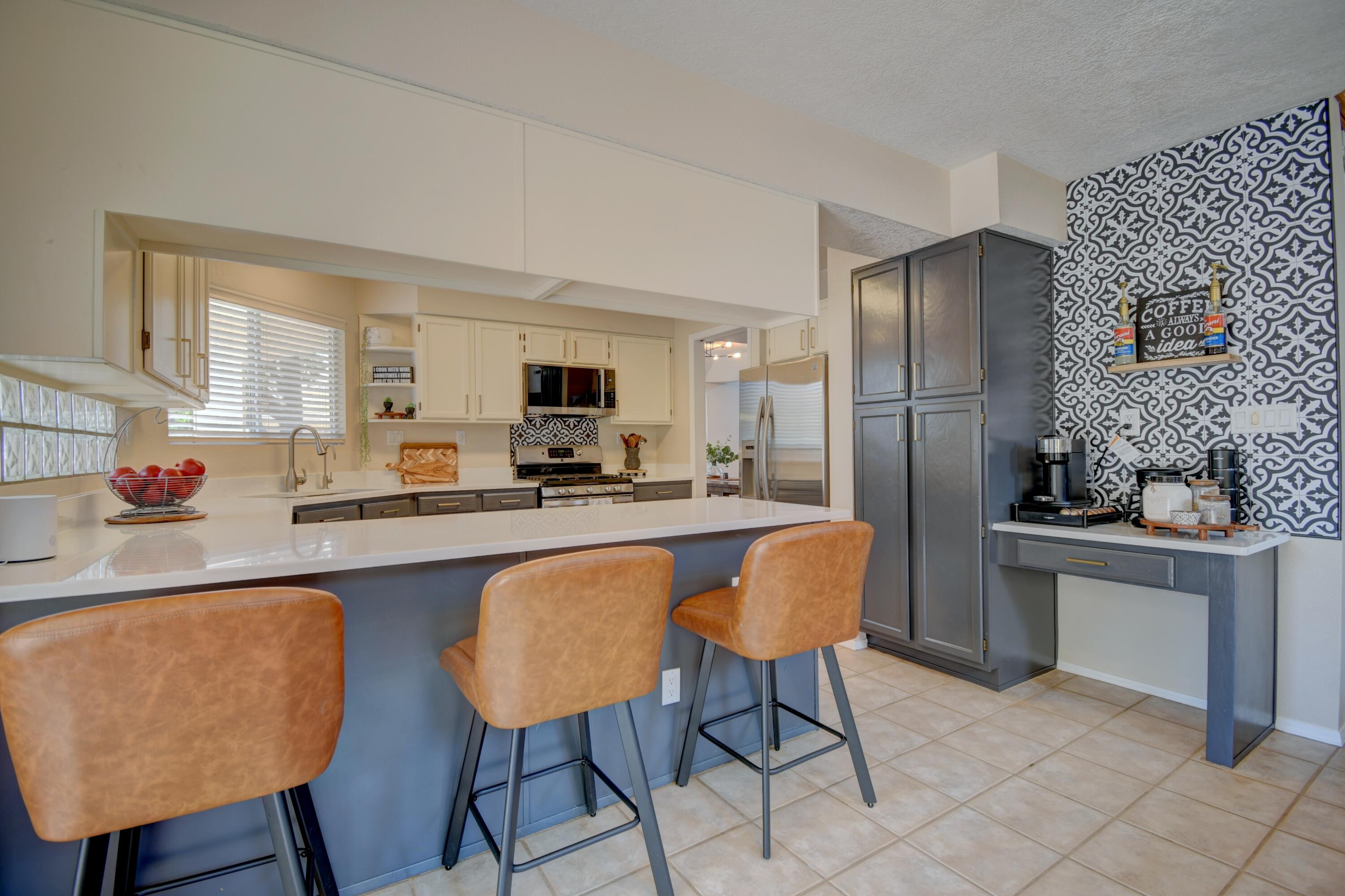 Photo 16 — 7908 Eagle Rock Avenue NE