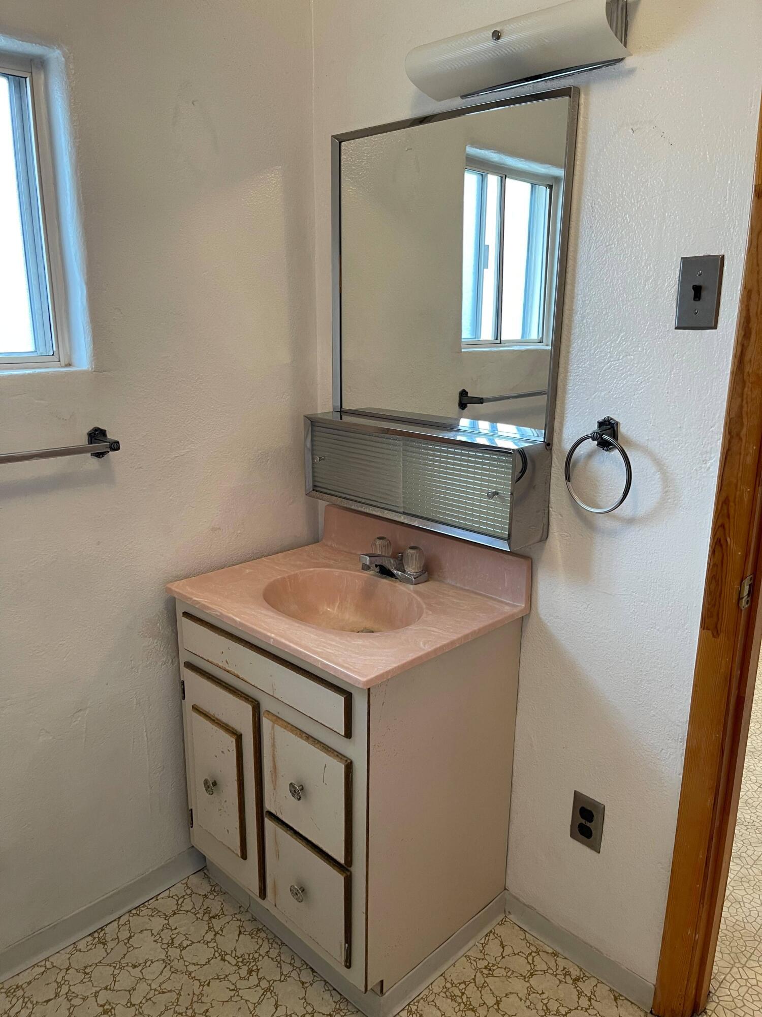 Photo 4 — 12 Nieves Road SE