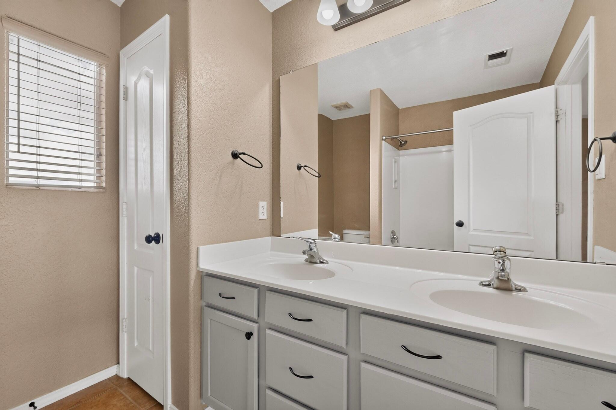 Photo 16 — 1433 Ducale Drive SE