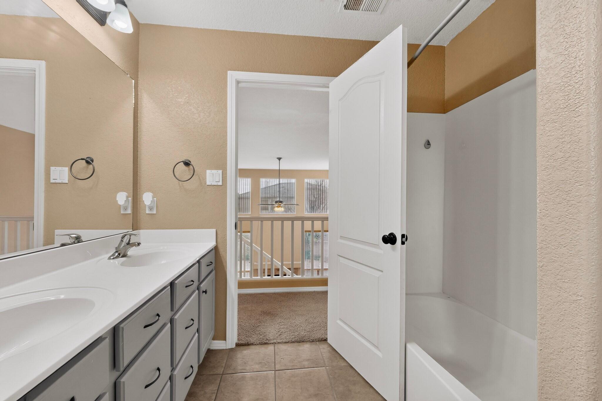 Photo 15 — 1433 Ducale Drive SE