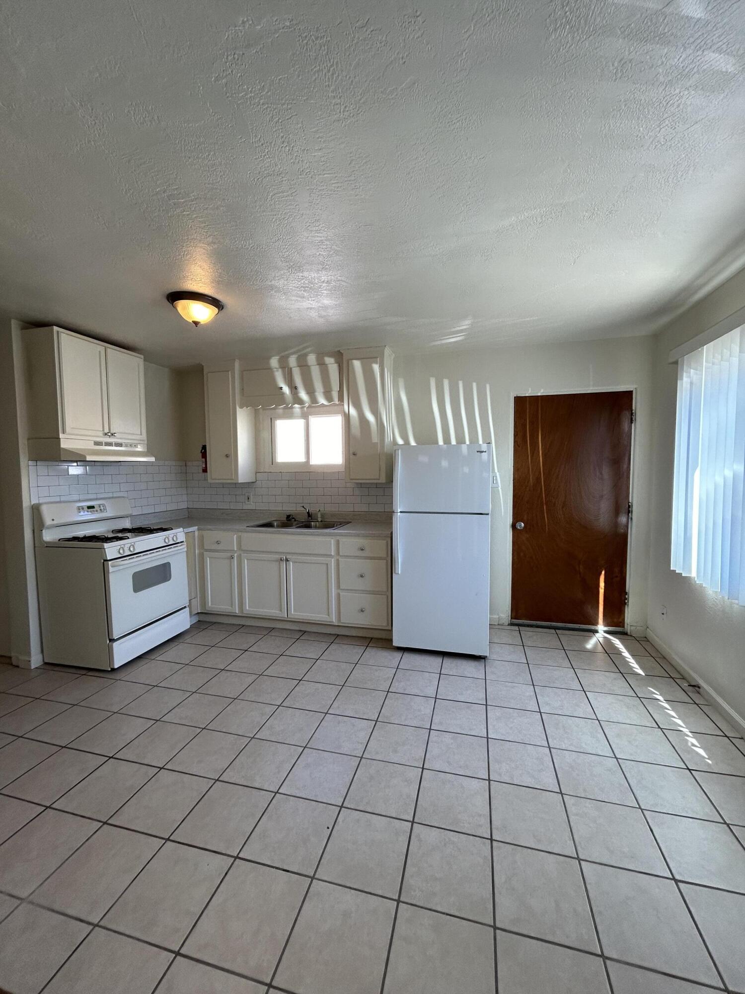 Photo 8 — 1029 Palomas Drive SE A-D