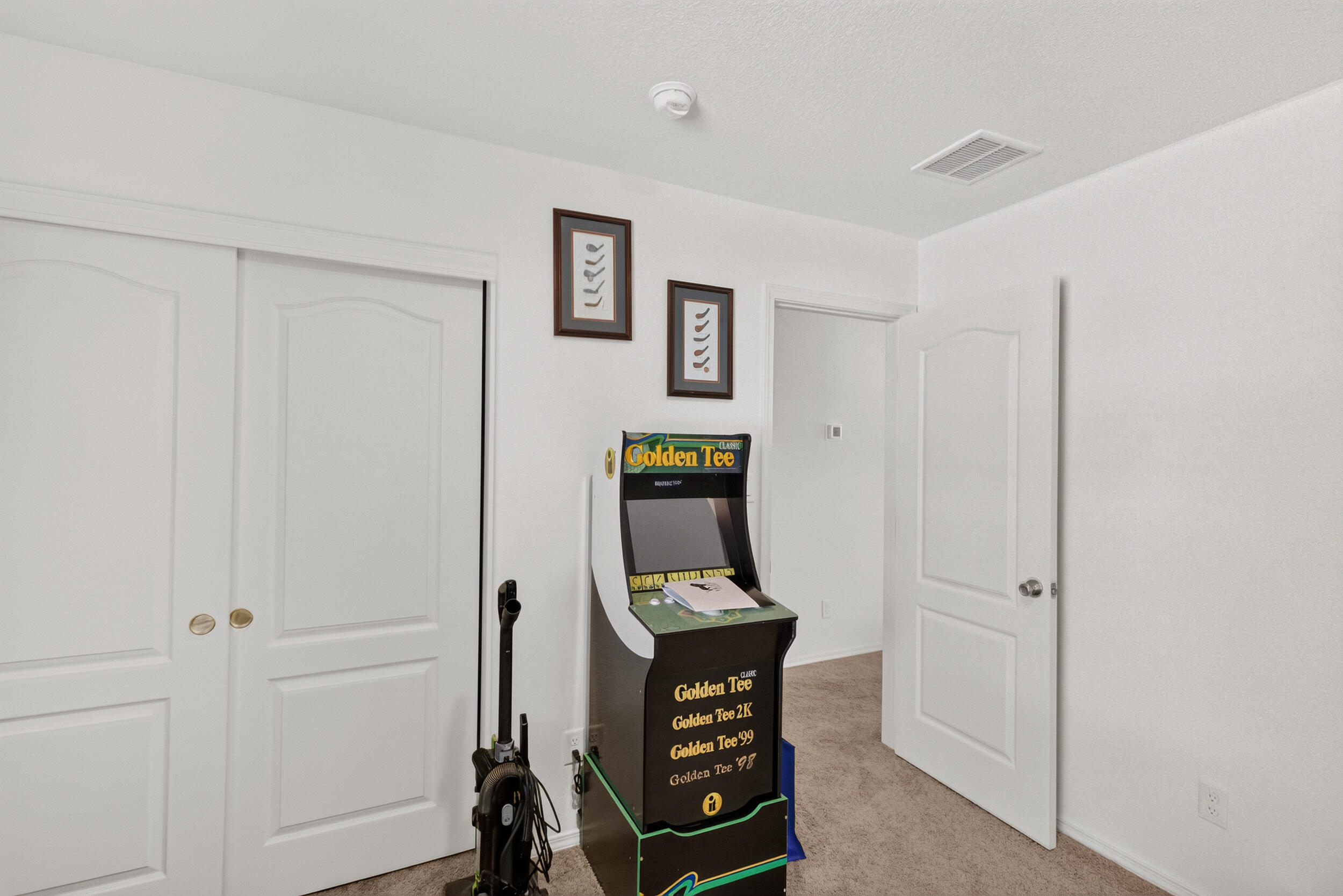 Photo 2 — 3857 Kelly Court SW
