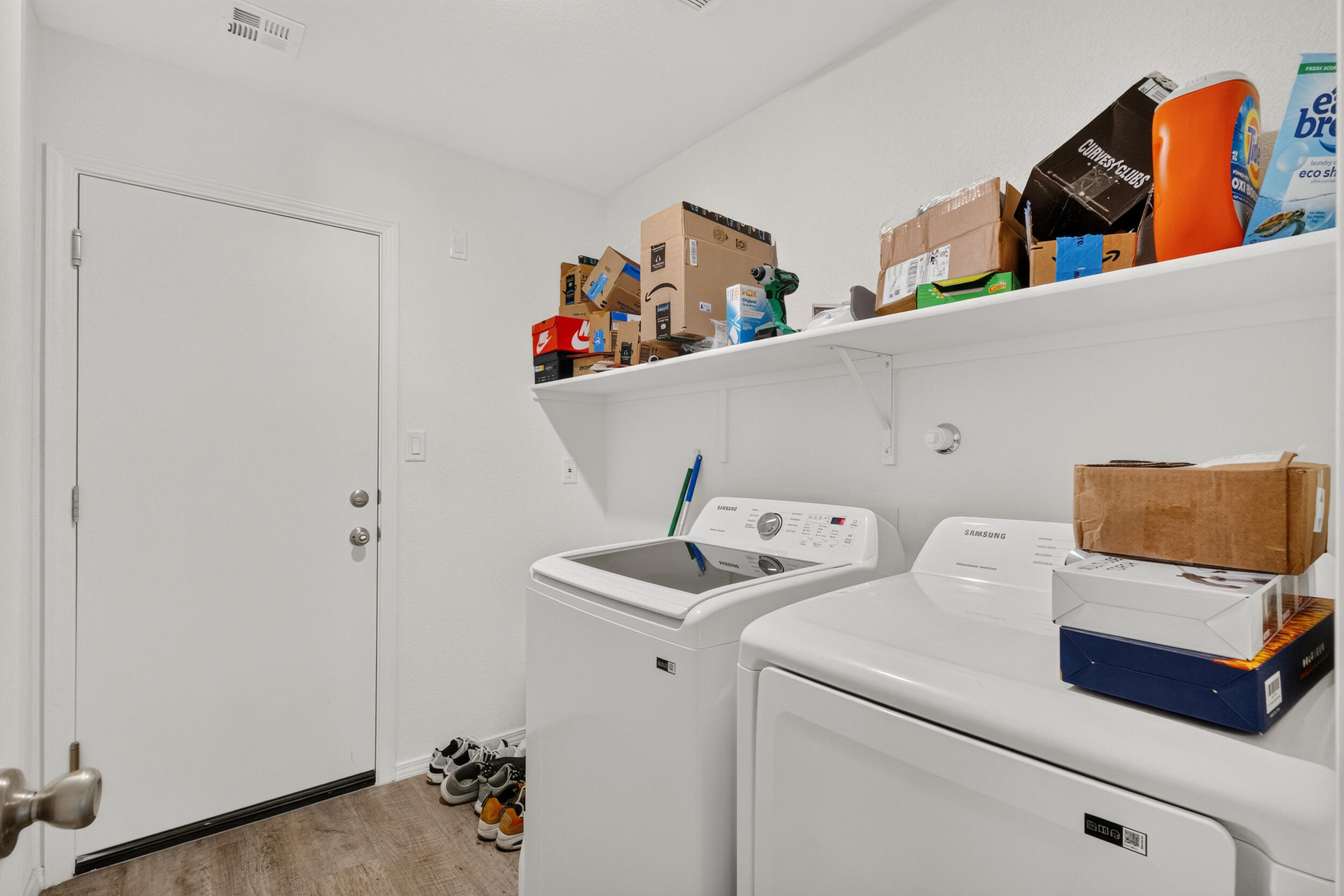 Photo 3 — 3857 Kelly Court SW
