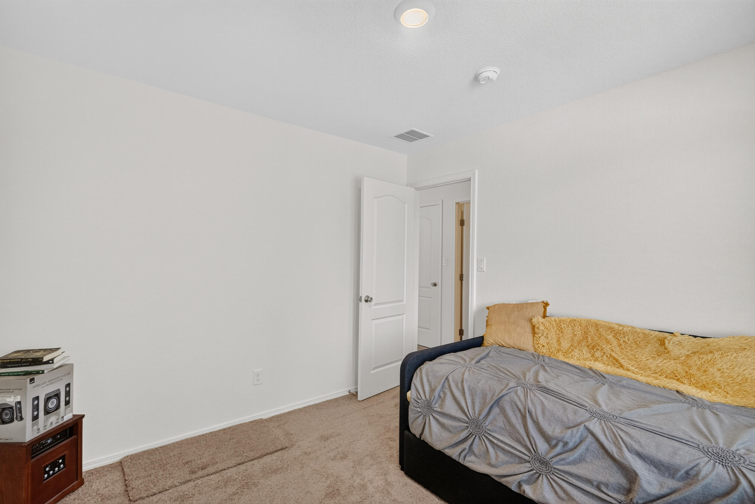 Photo 7 — 3857 Kelly Court SW