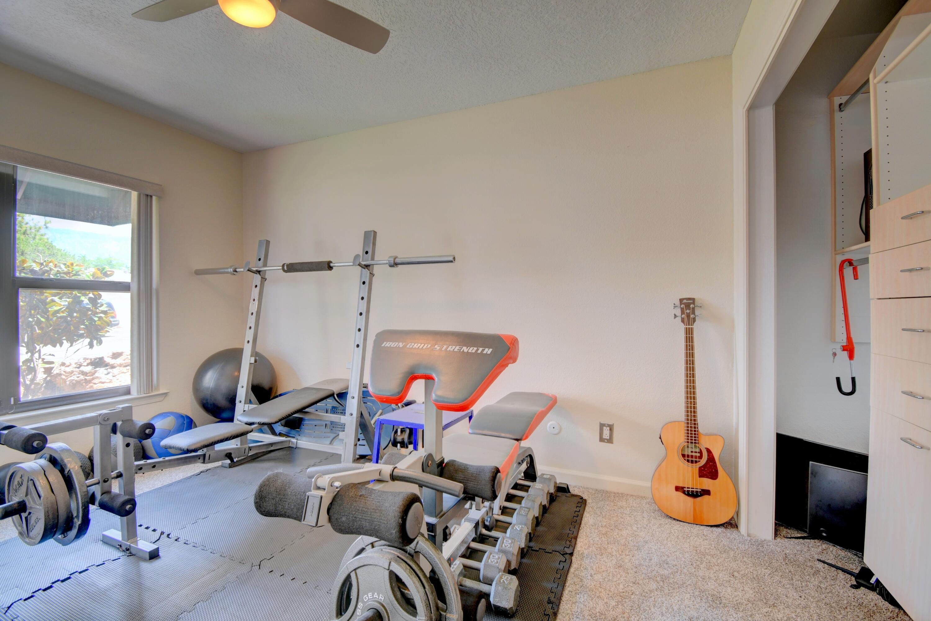 Photo 13 — 9312 Farragut Drive NE