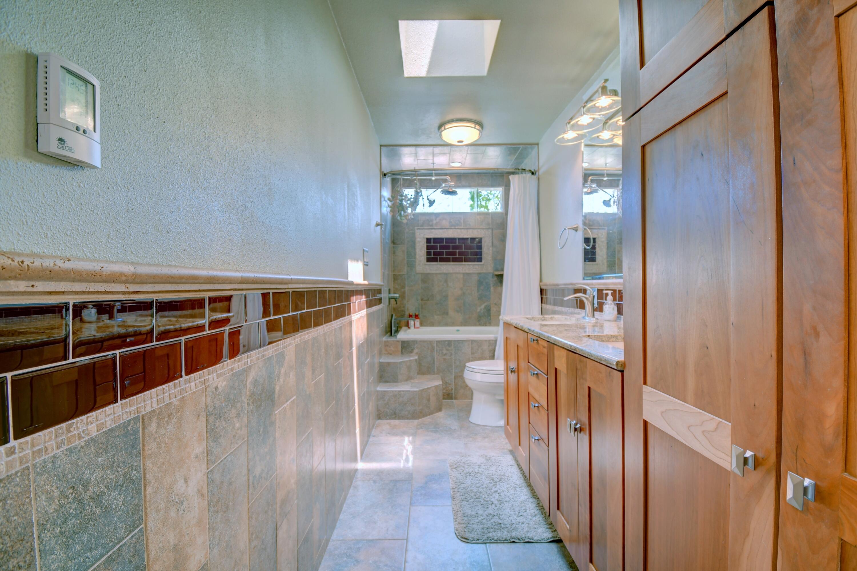 Photo 14 — 9312 Farragut Drive NE