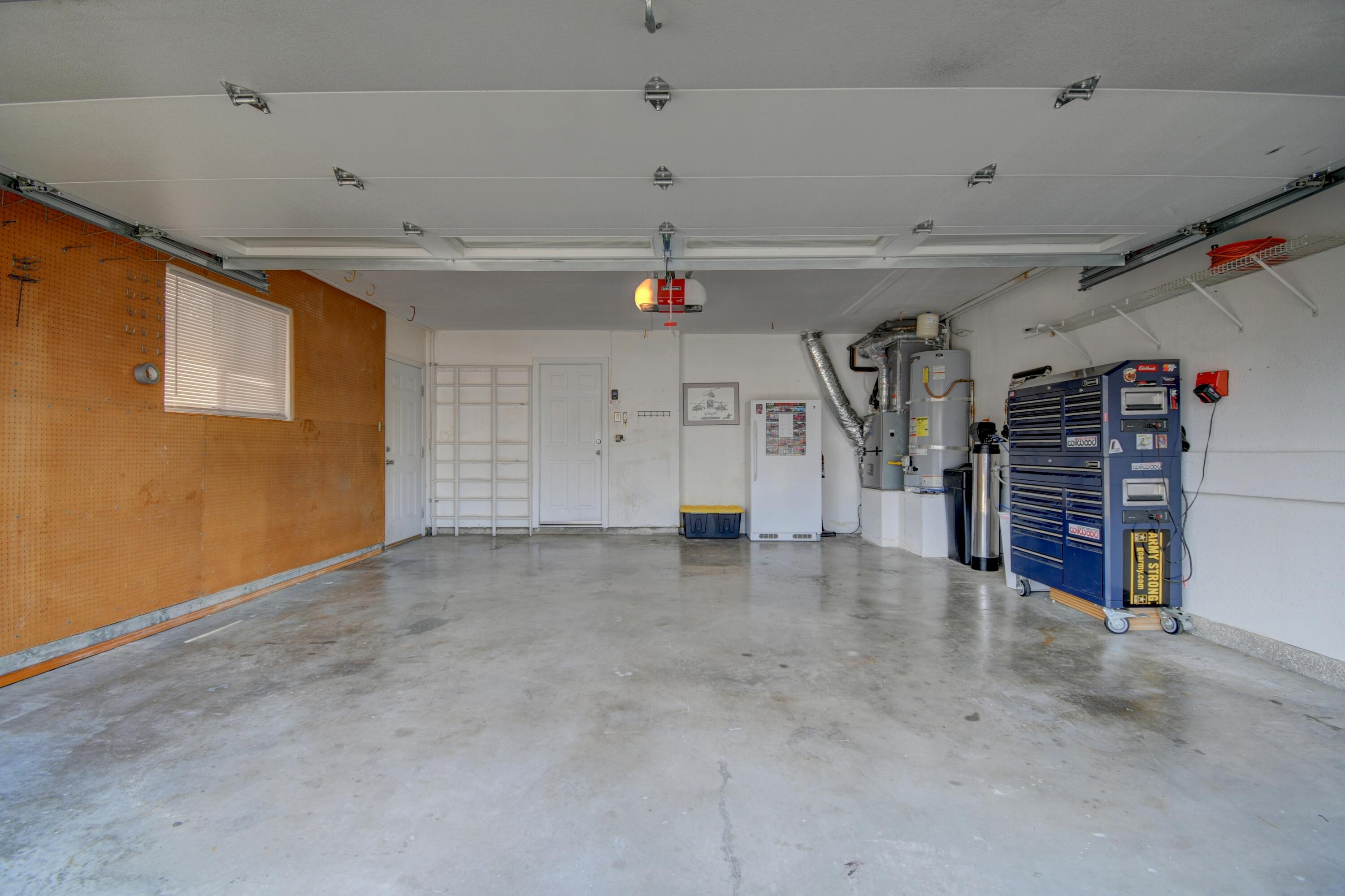 Photo 17 — 9312 Farragut Drive NE