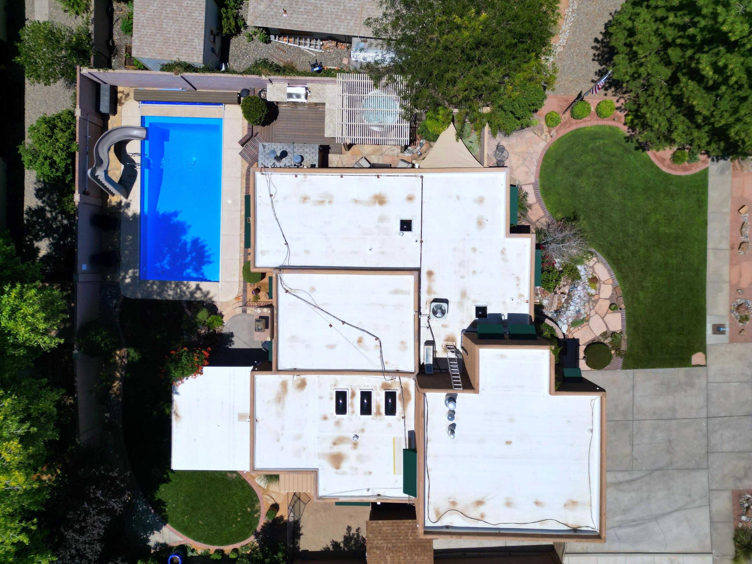 Photo 8 — 9312 Farragut Drive NE