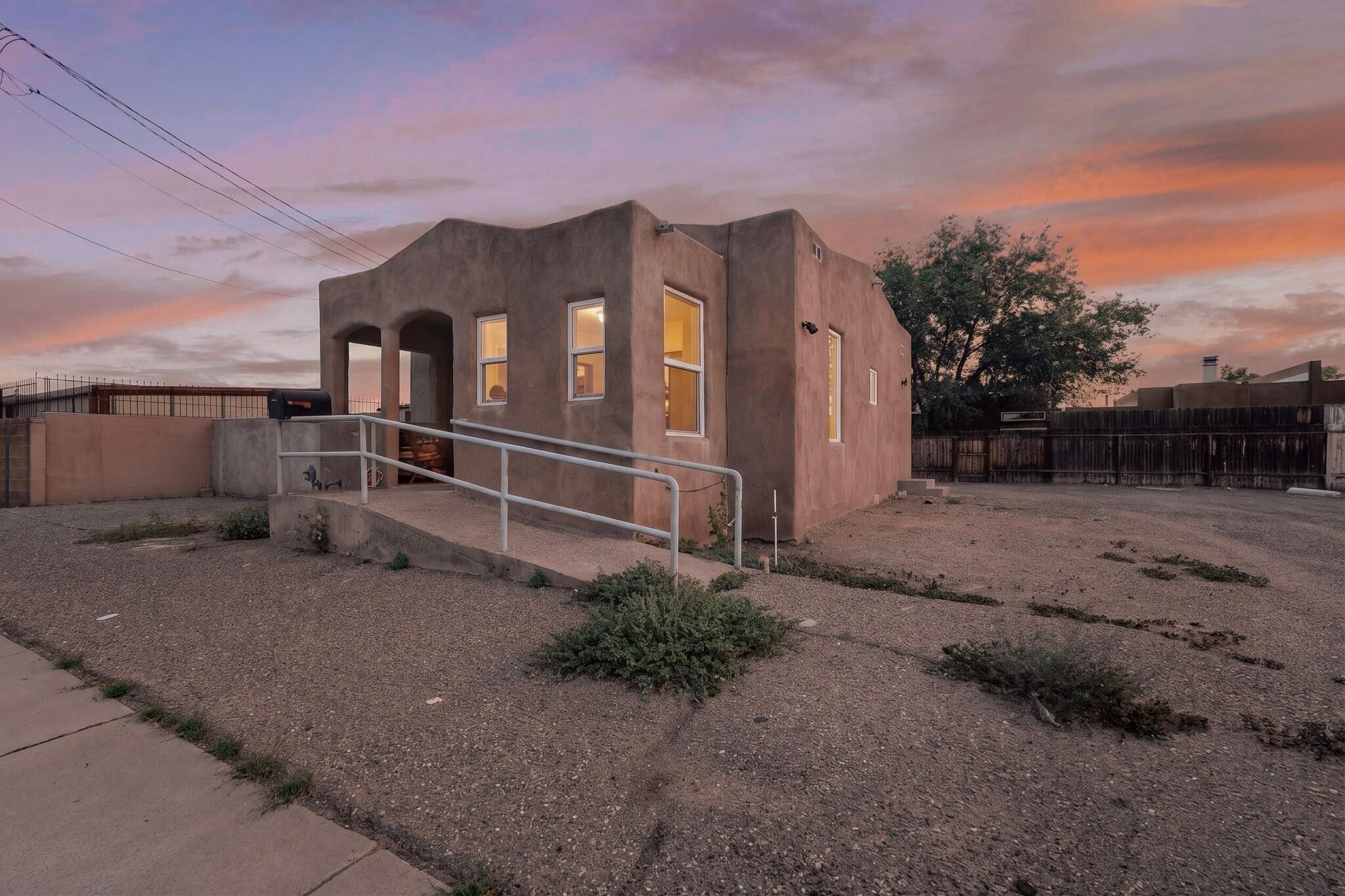522 Montano Road NW, Albuquerque, NM 87107