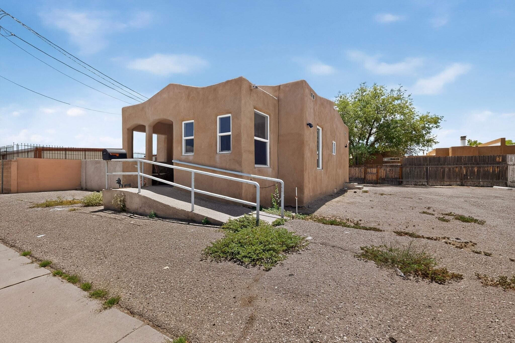 Photo 4 — 522 Montano Road NW