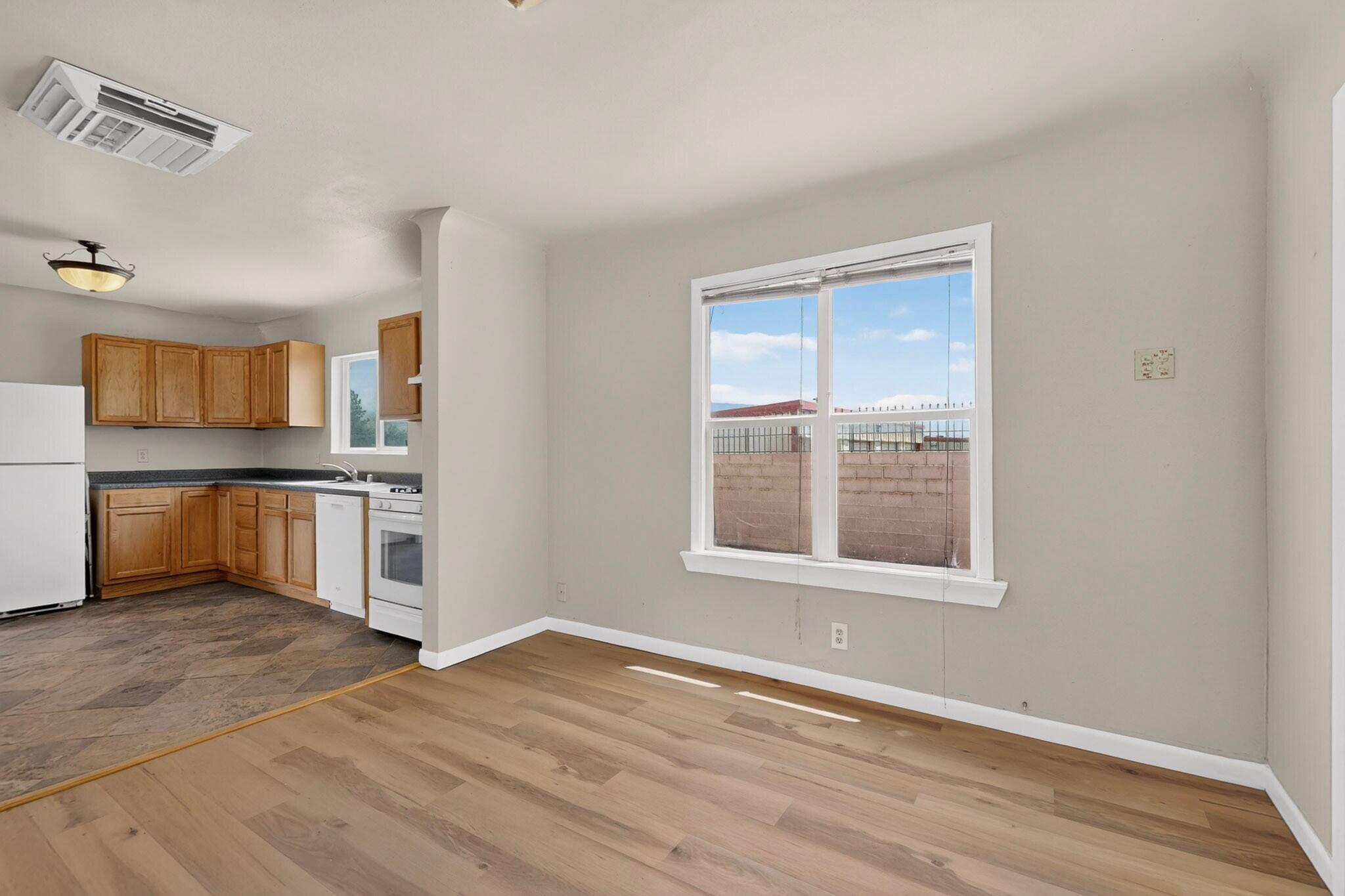 Photo 8 — 522 Montano Road NW