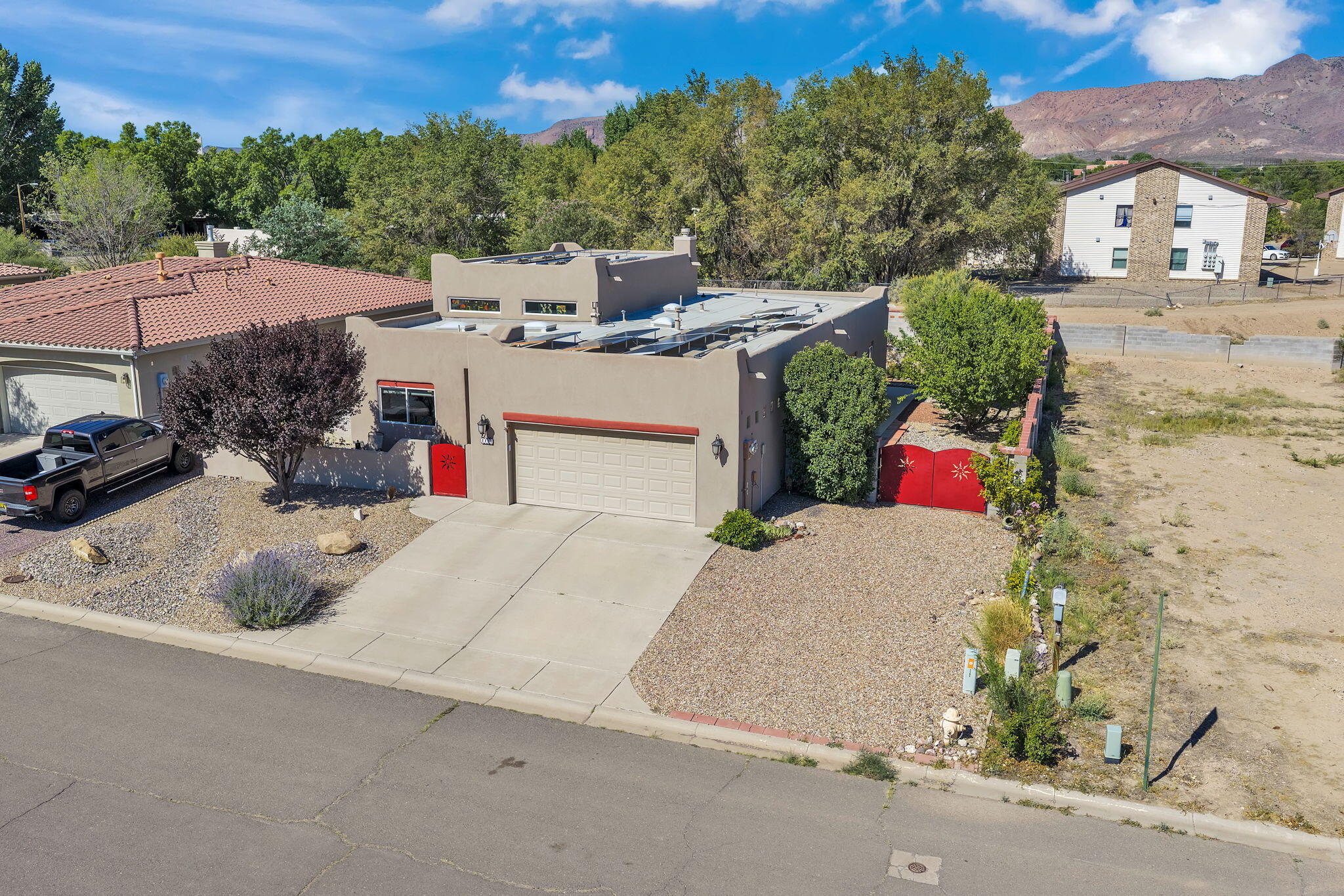 Photo 2 — 1107 Mineral Way
