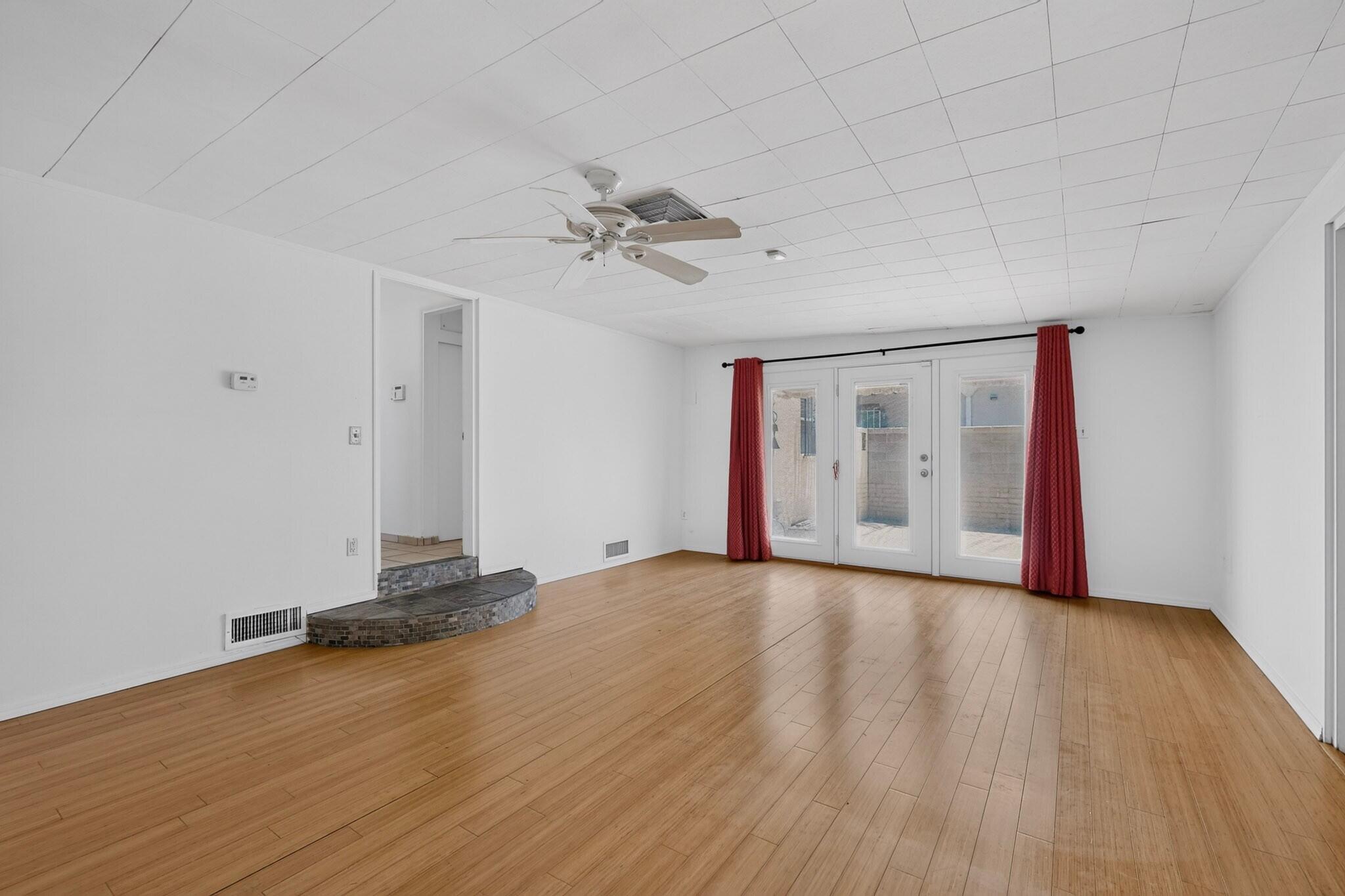 Photo 20 — 629 Dartmouth Drive NE