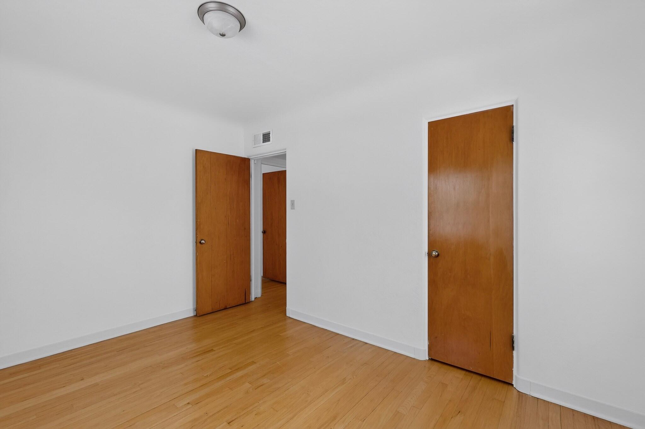 Photo 4 — 629 Dartmouth Drive NE