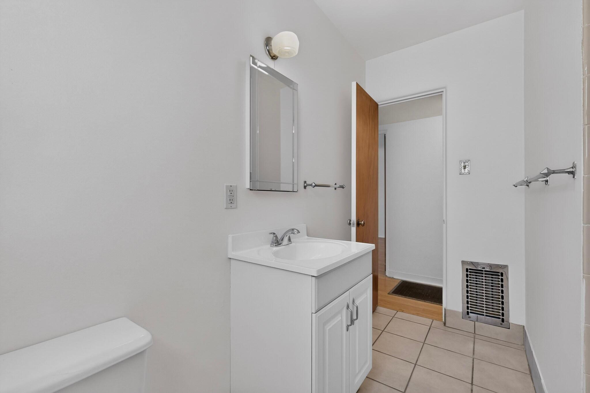 Photo 6 — 629 Dartmouth Drive NE