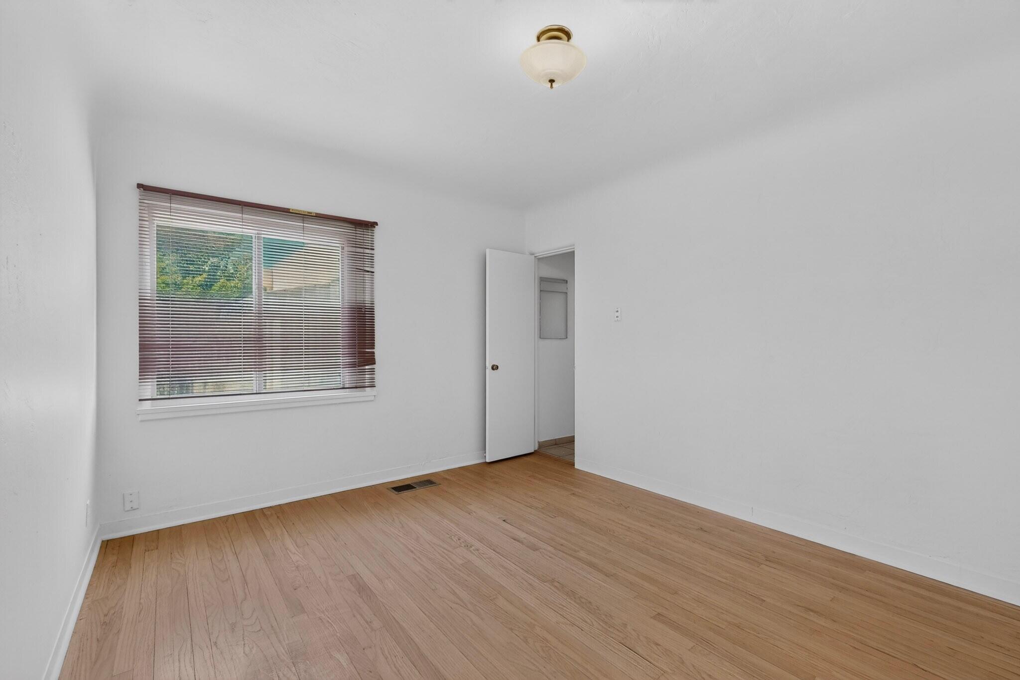 Photo 9 — 629 Dartmouth Drive NE