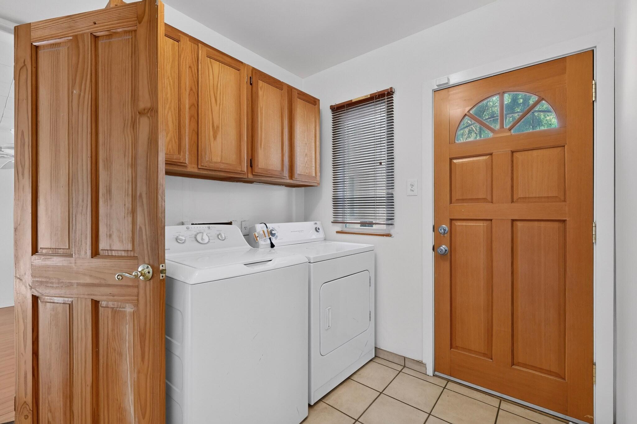 Photo 12 — 629 Dartmouth Drive NE