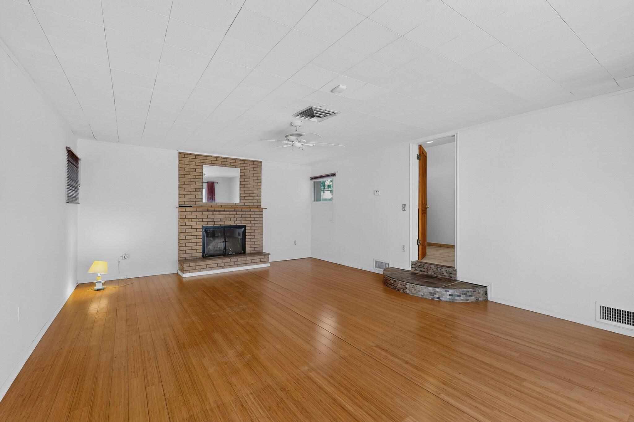 Photo 19 — 629 Dartmouth Drive NE