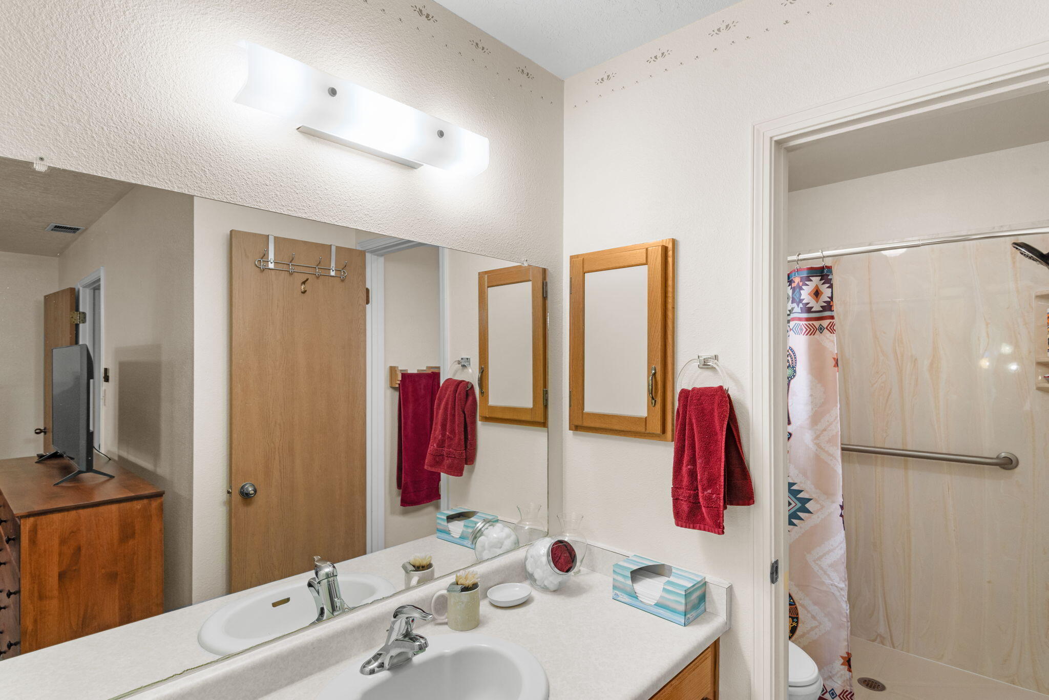 Photo 17 — 6407 Crow Road NE