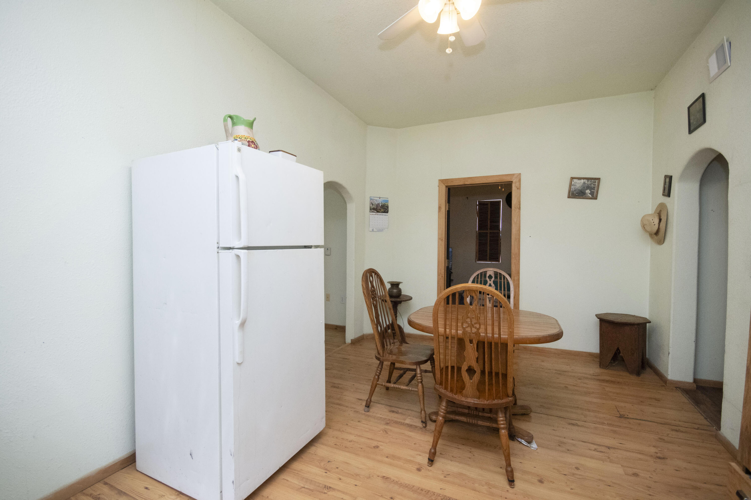 Photo 11 — 517 E Reinken Avenue