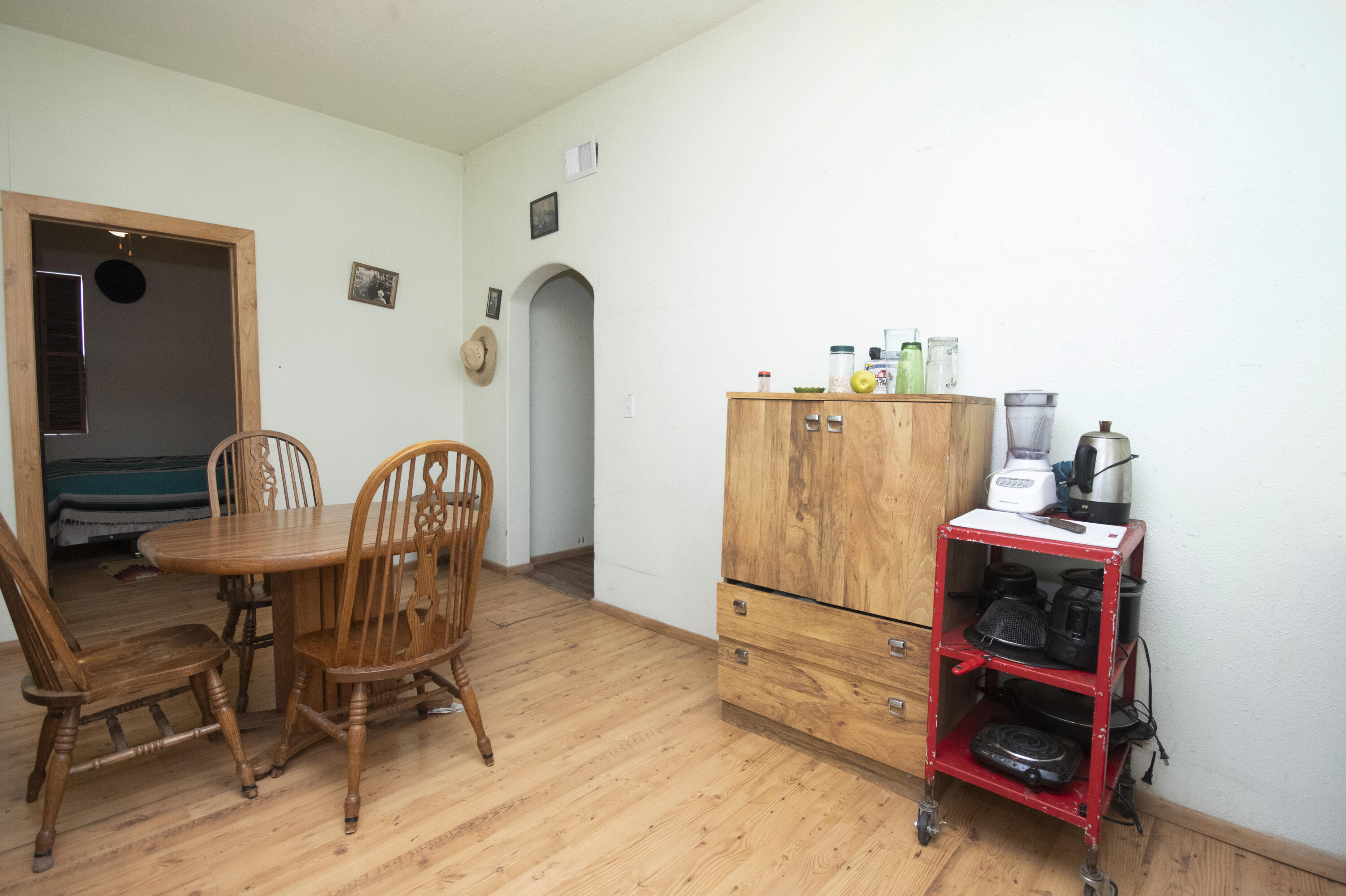 Photo 10 — 517 E Reinken Avenue